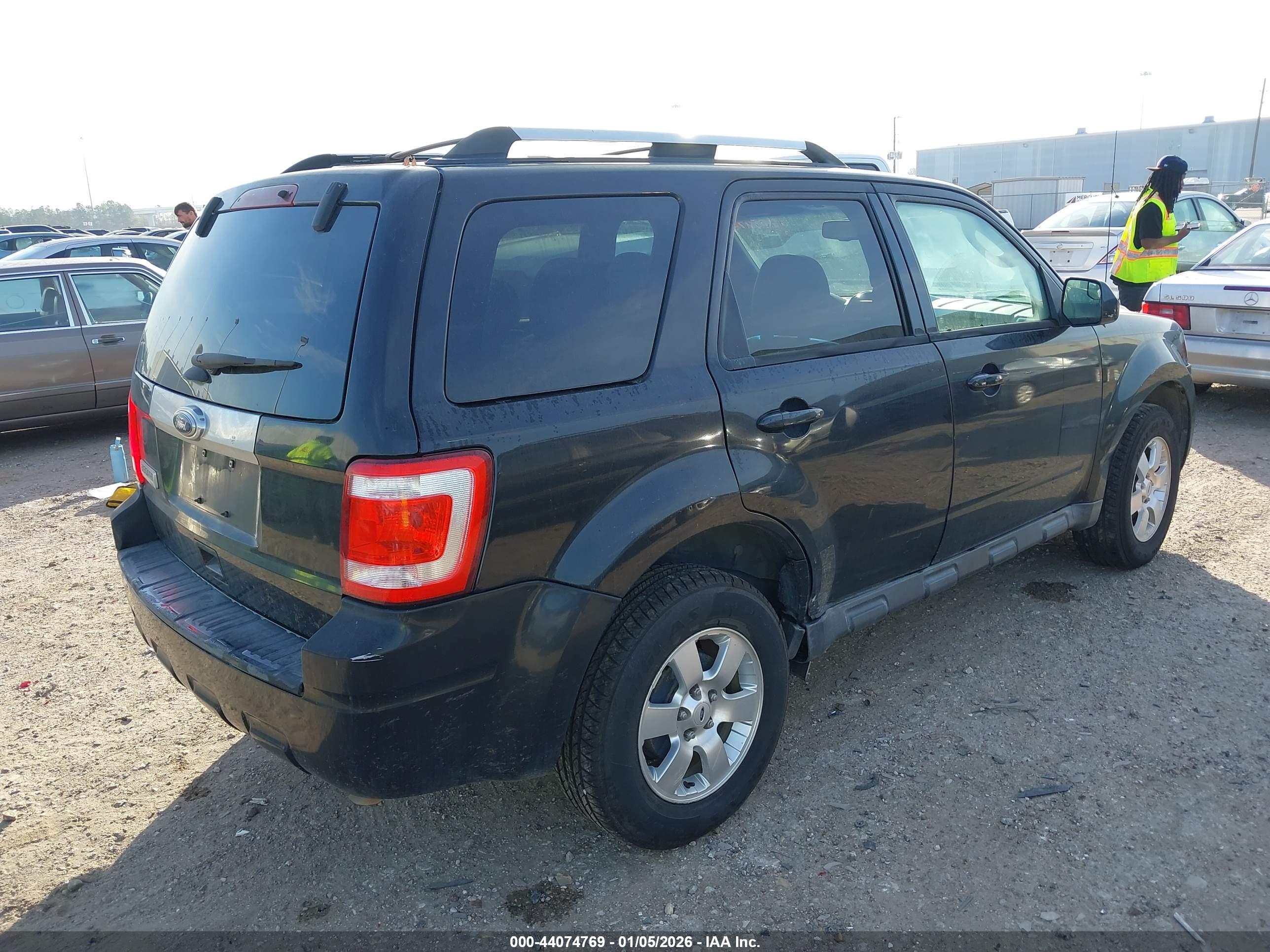 FORD ESCAPE image 4