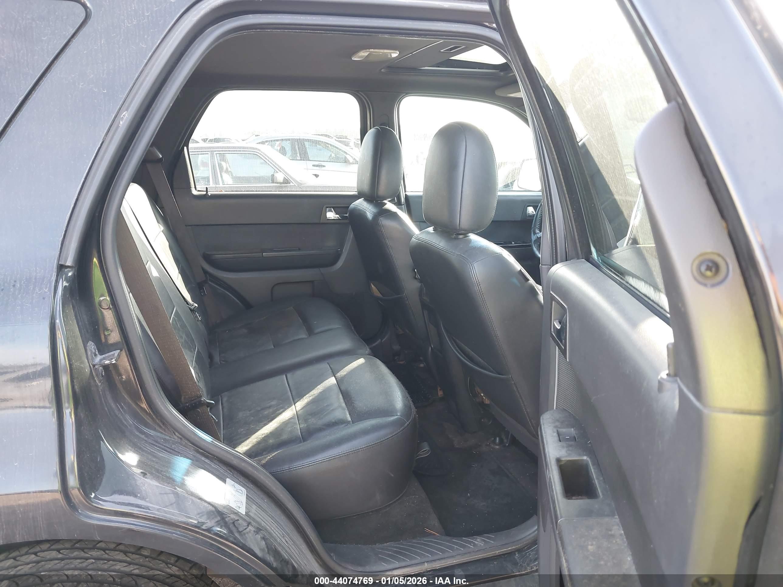 FORD ESCAPE image 8