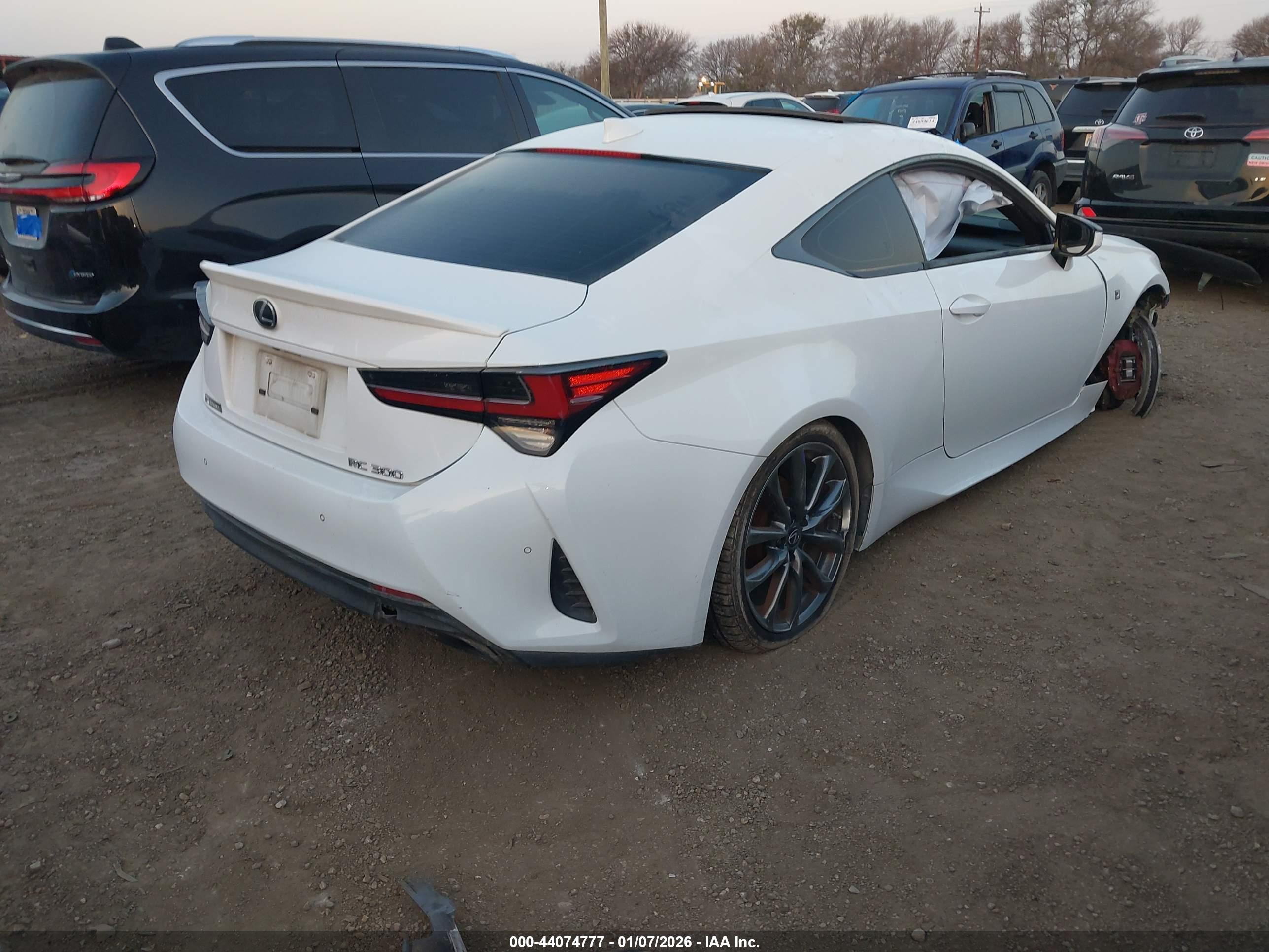 LEXUS RC image 4
