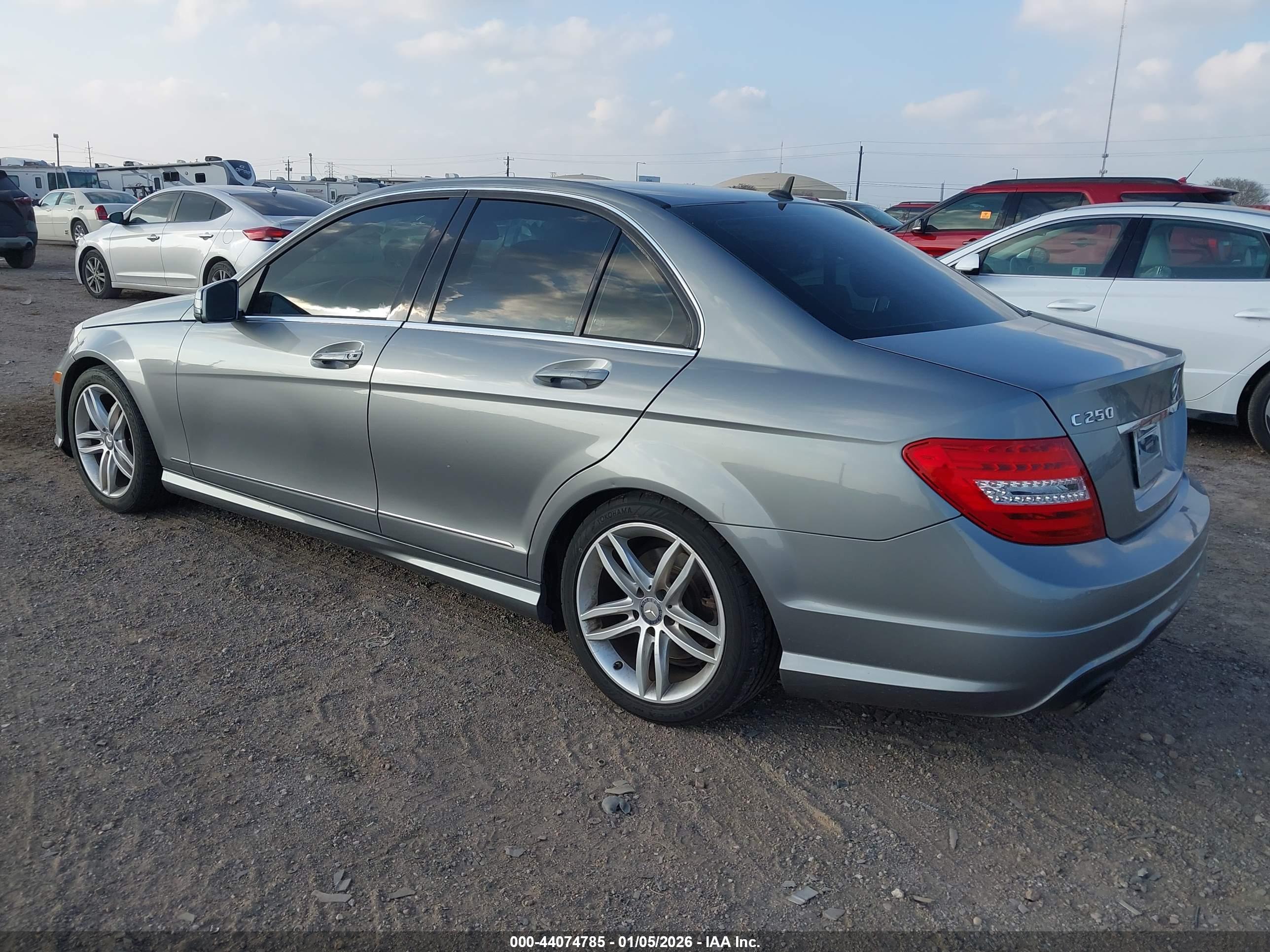 MERCEDES-BENZ C-CLASS image 3
