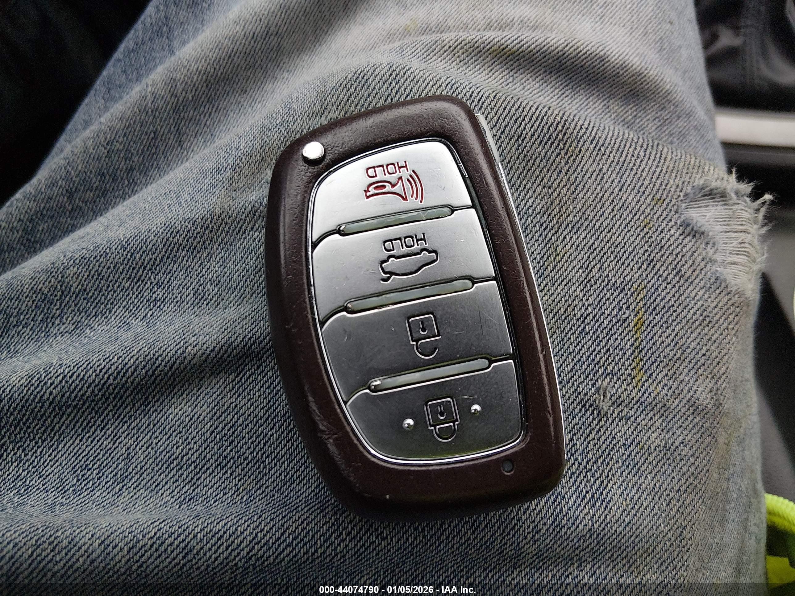 HYUNDAI ELANTRA image 11