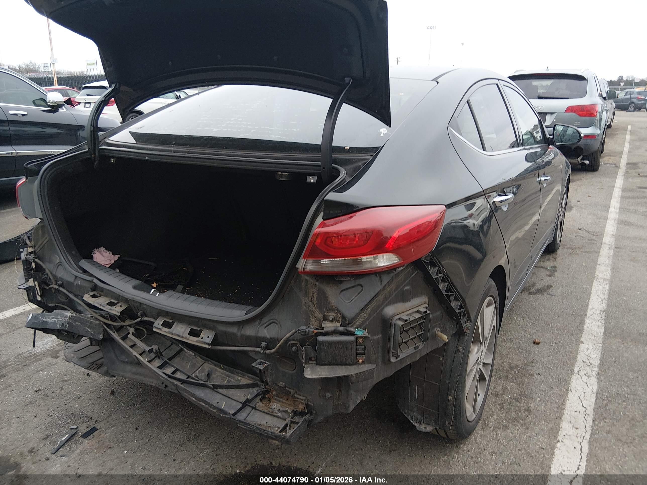 HYUNDAI ELANTRA image 4