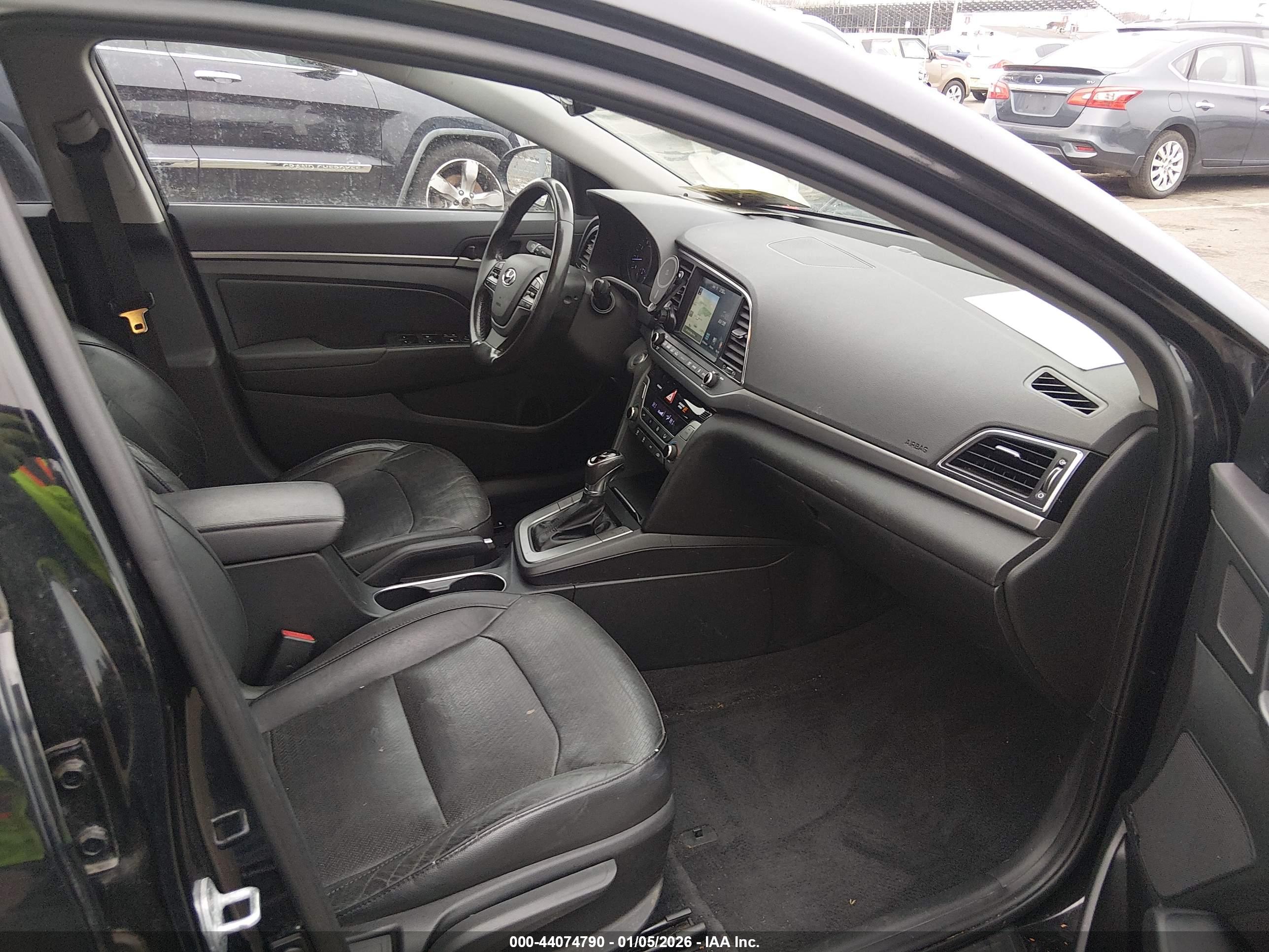 HYUNDAI ELANTRA image 5