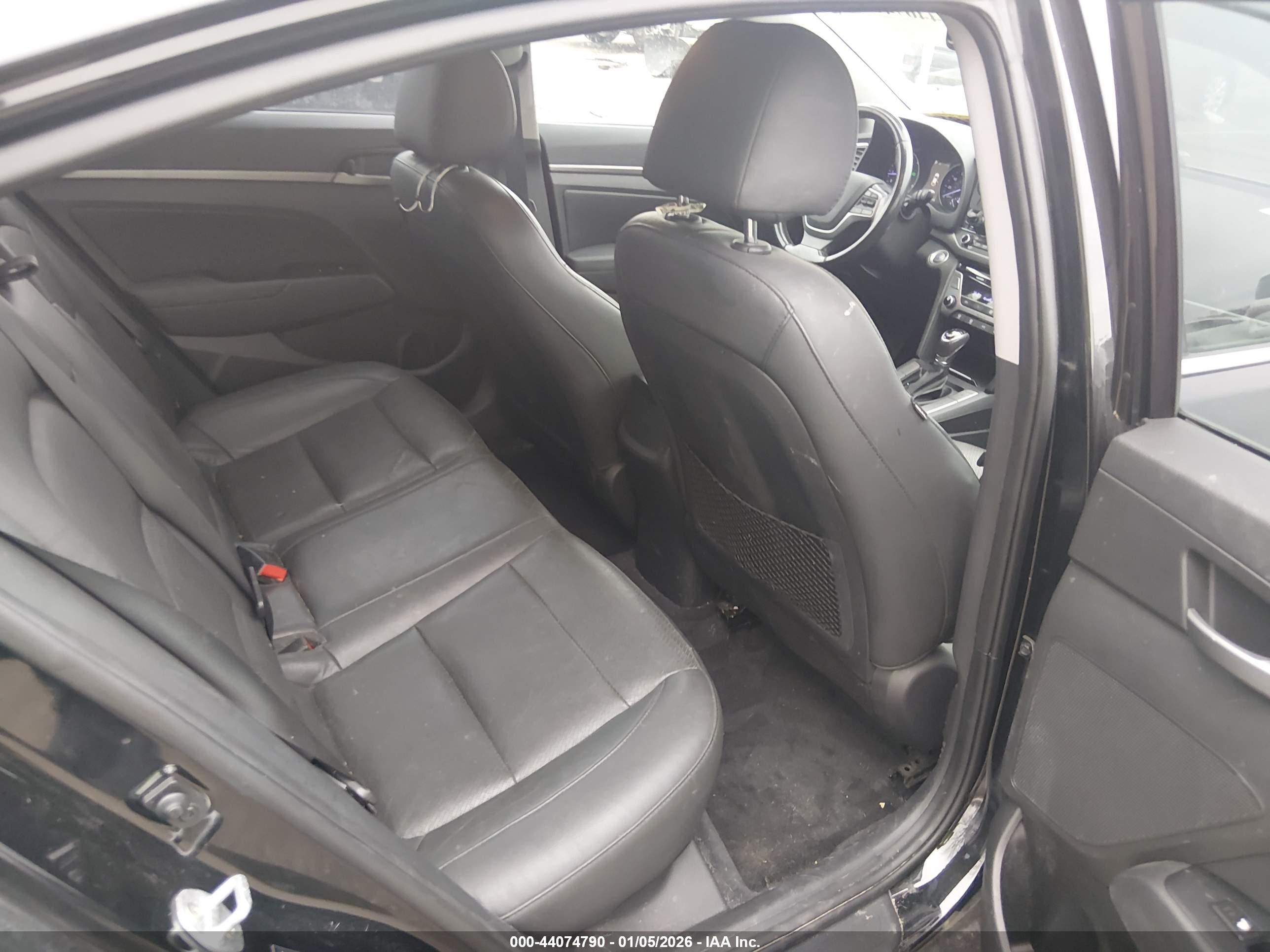 HYUNDAI ELANTRA image 8