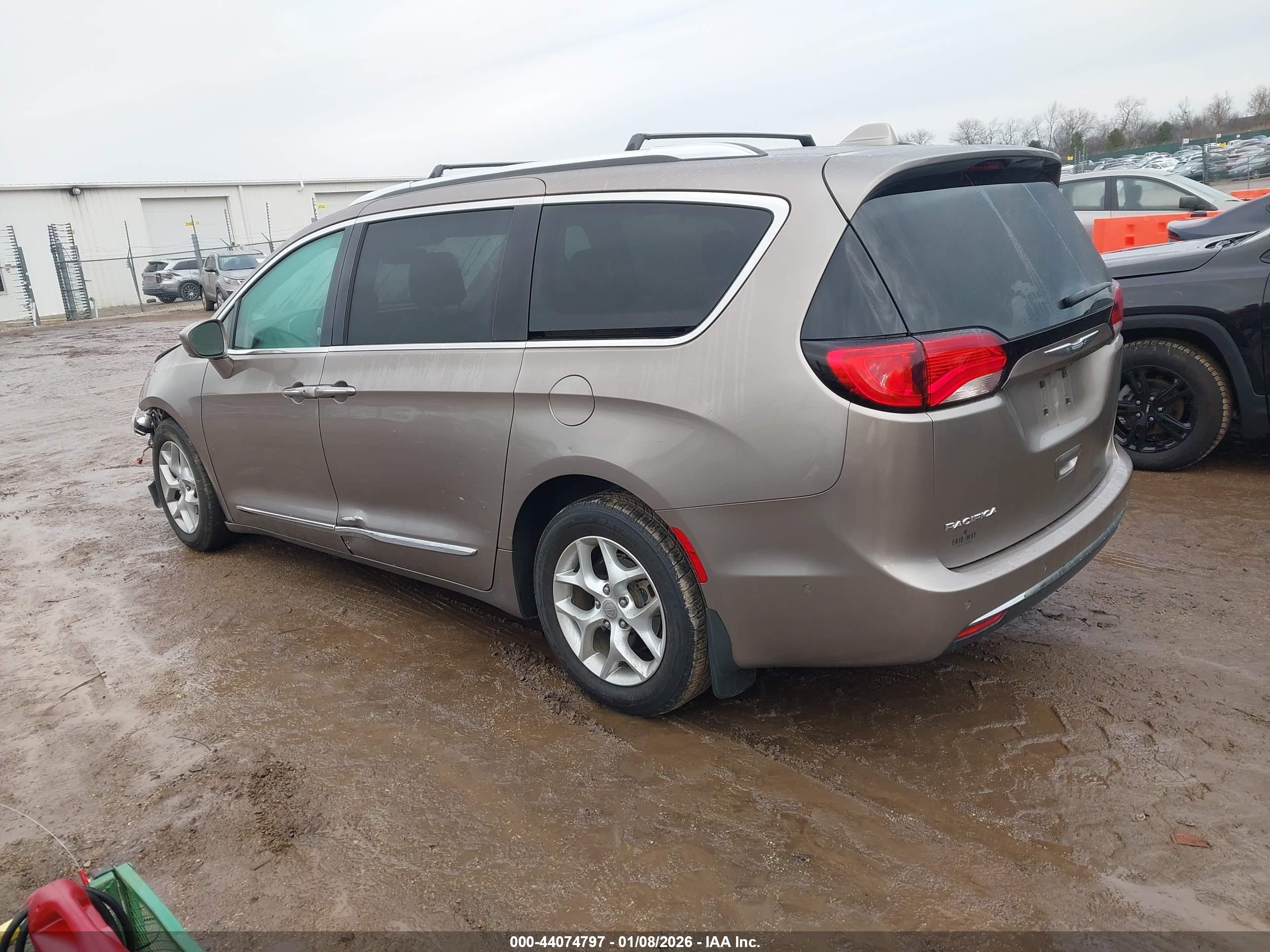 CHRYSLER PACIFICA image 3