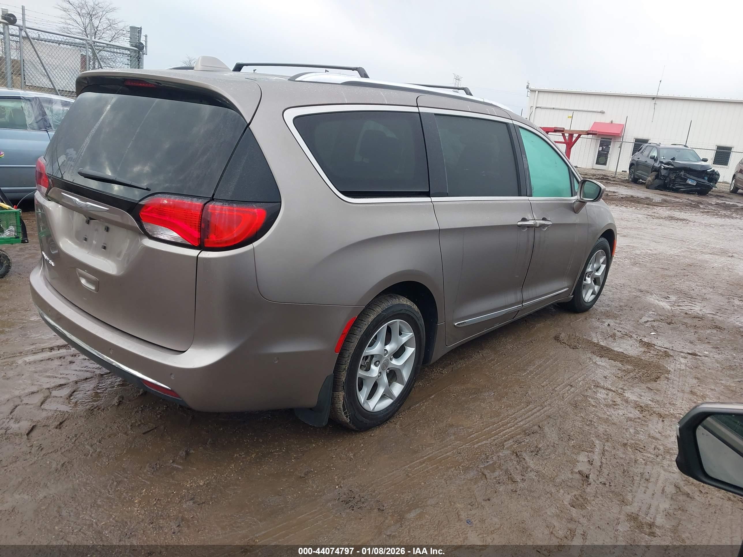 CHRYSLER PACIFICA image 4