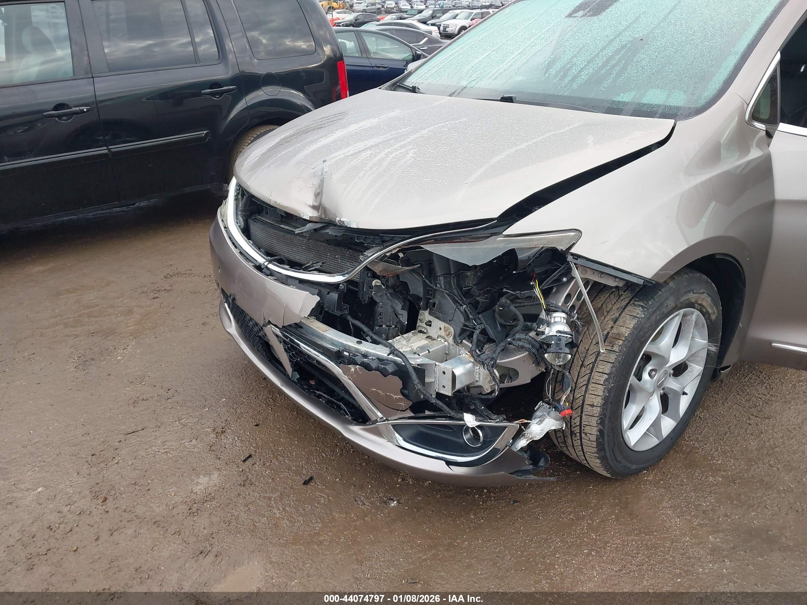 CHRYSLER PACIFICA image 6