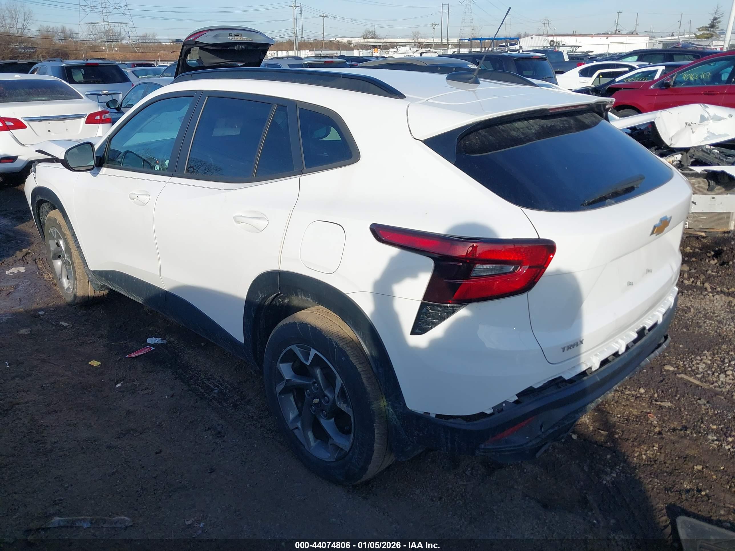 CHEVROLET TRAX image 3