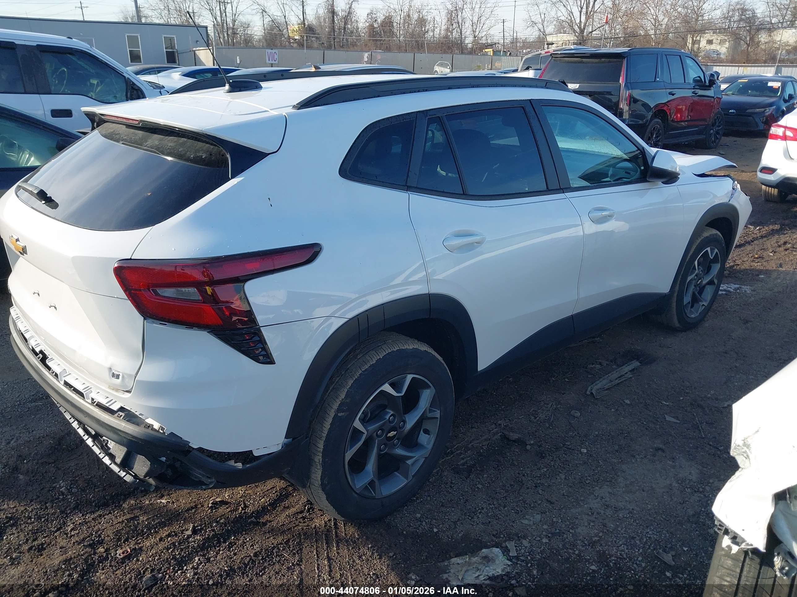 CHEVROLET TRAX image 4