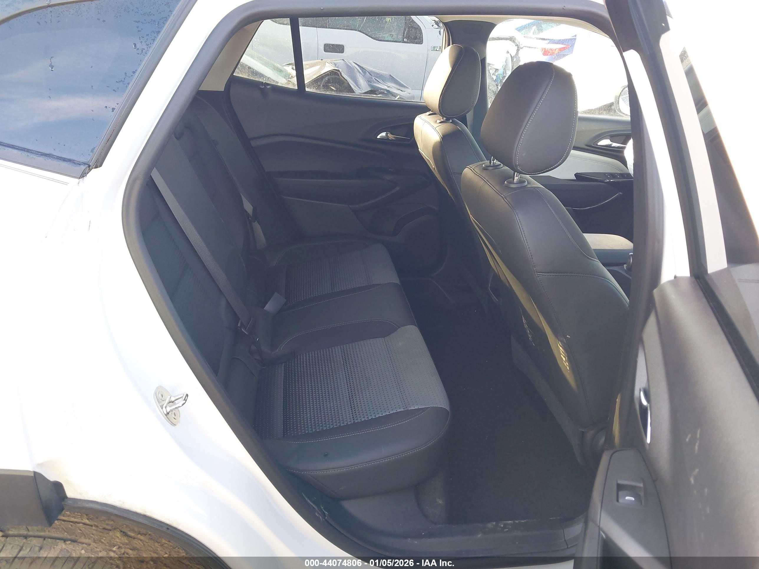 CHEVROLET TRAX image 8