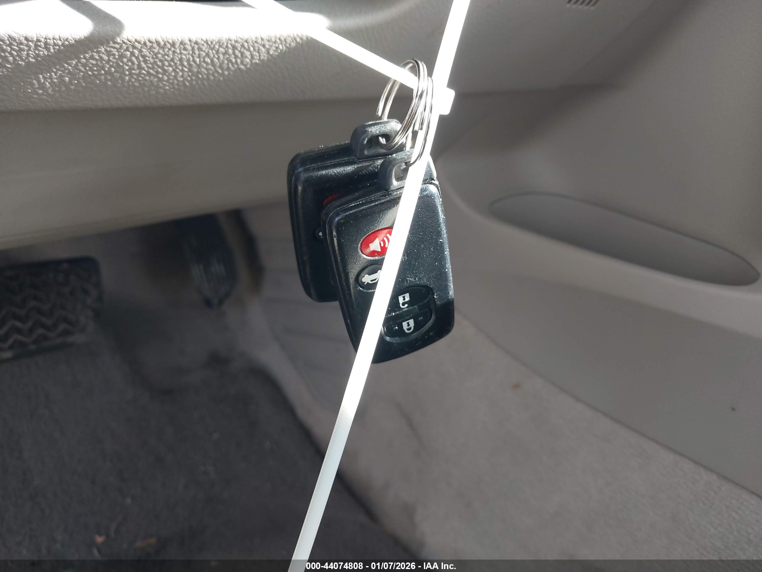TOYOTA CAMRY image 11