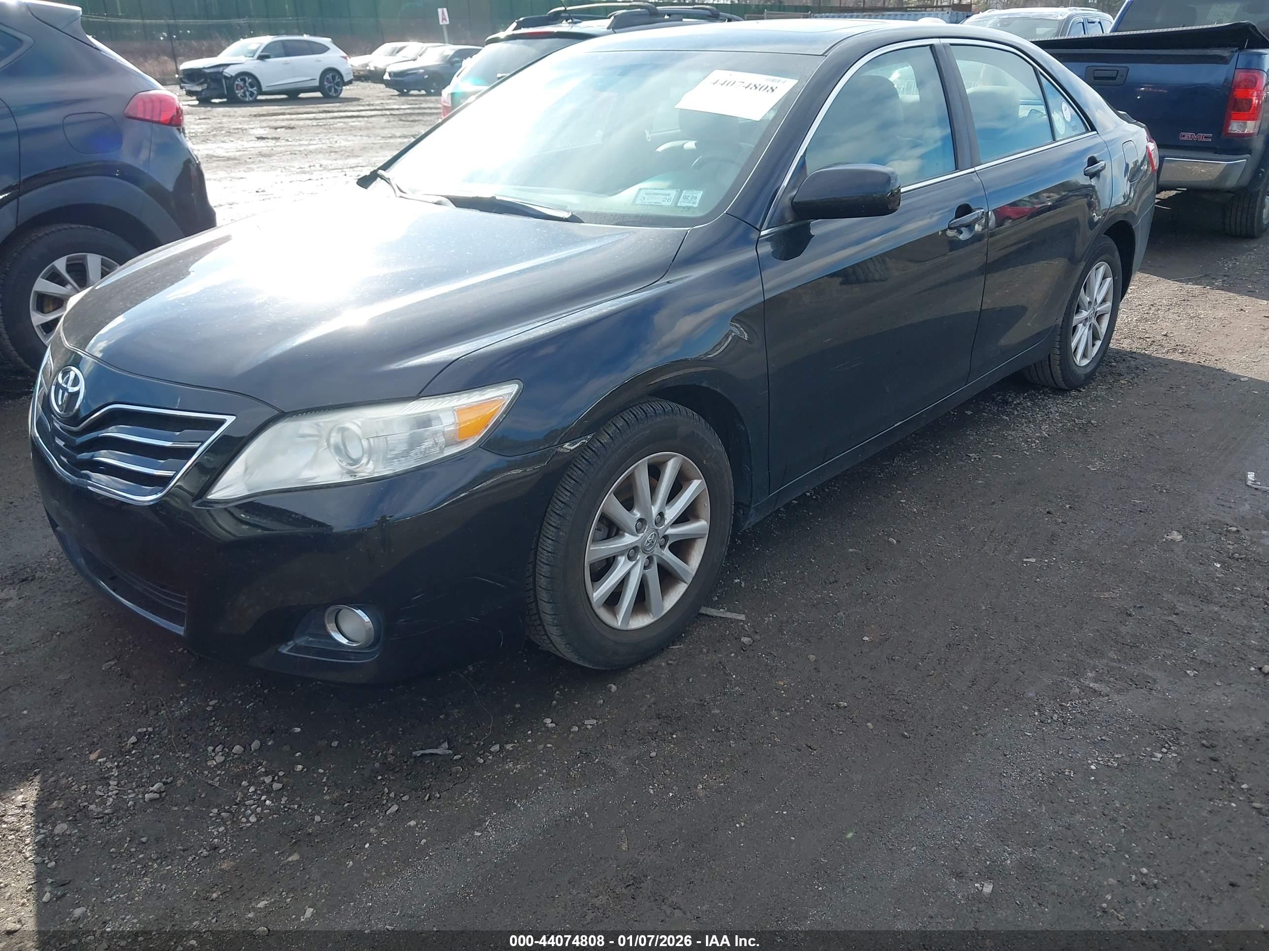 TOYOTA CAMRY image 2