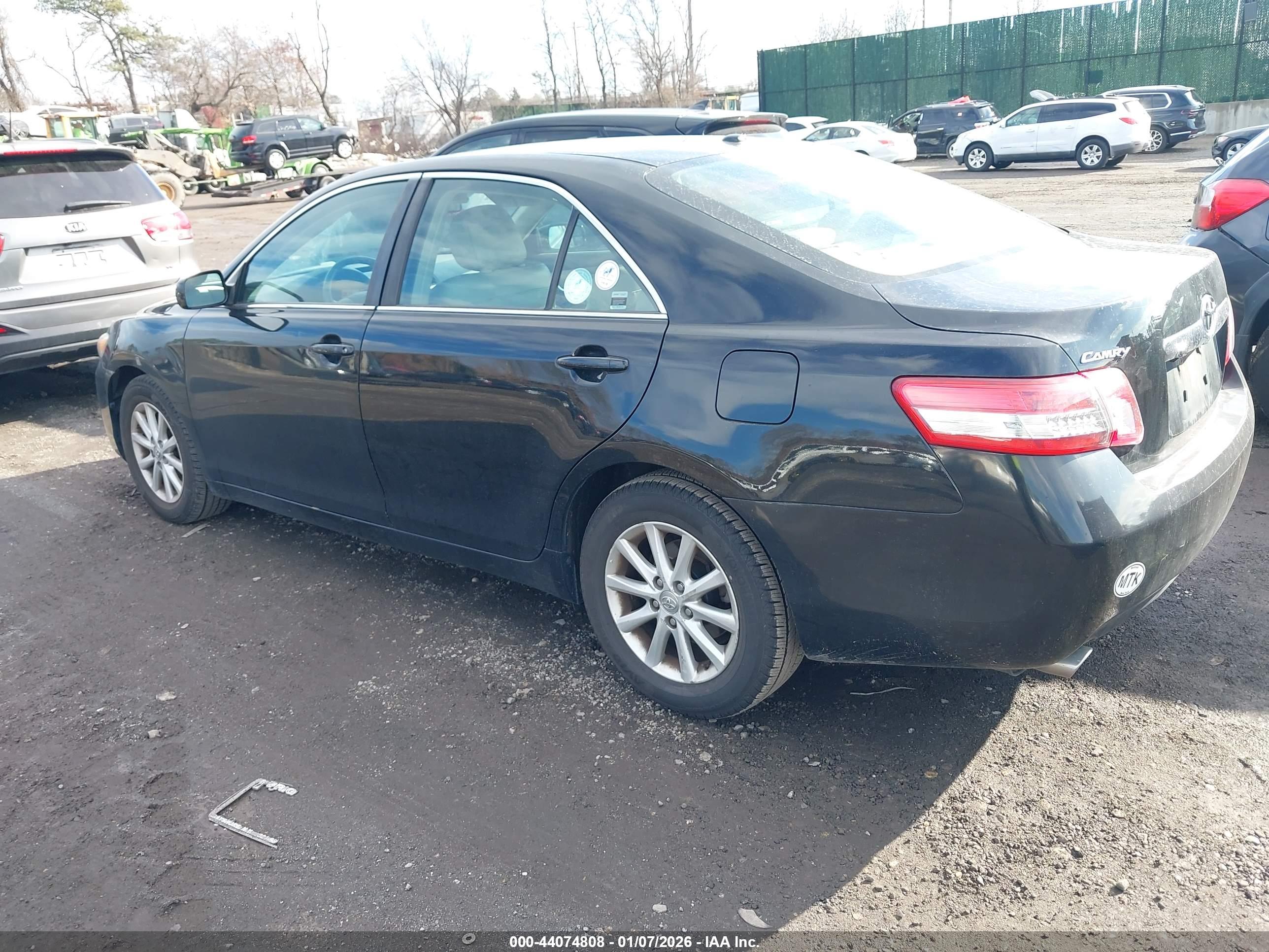 TOYOTA CAMRY image 3