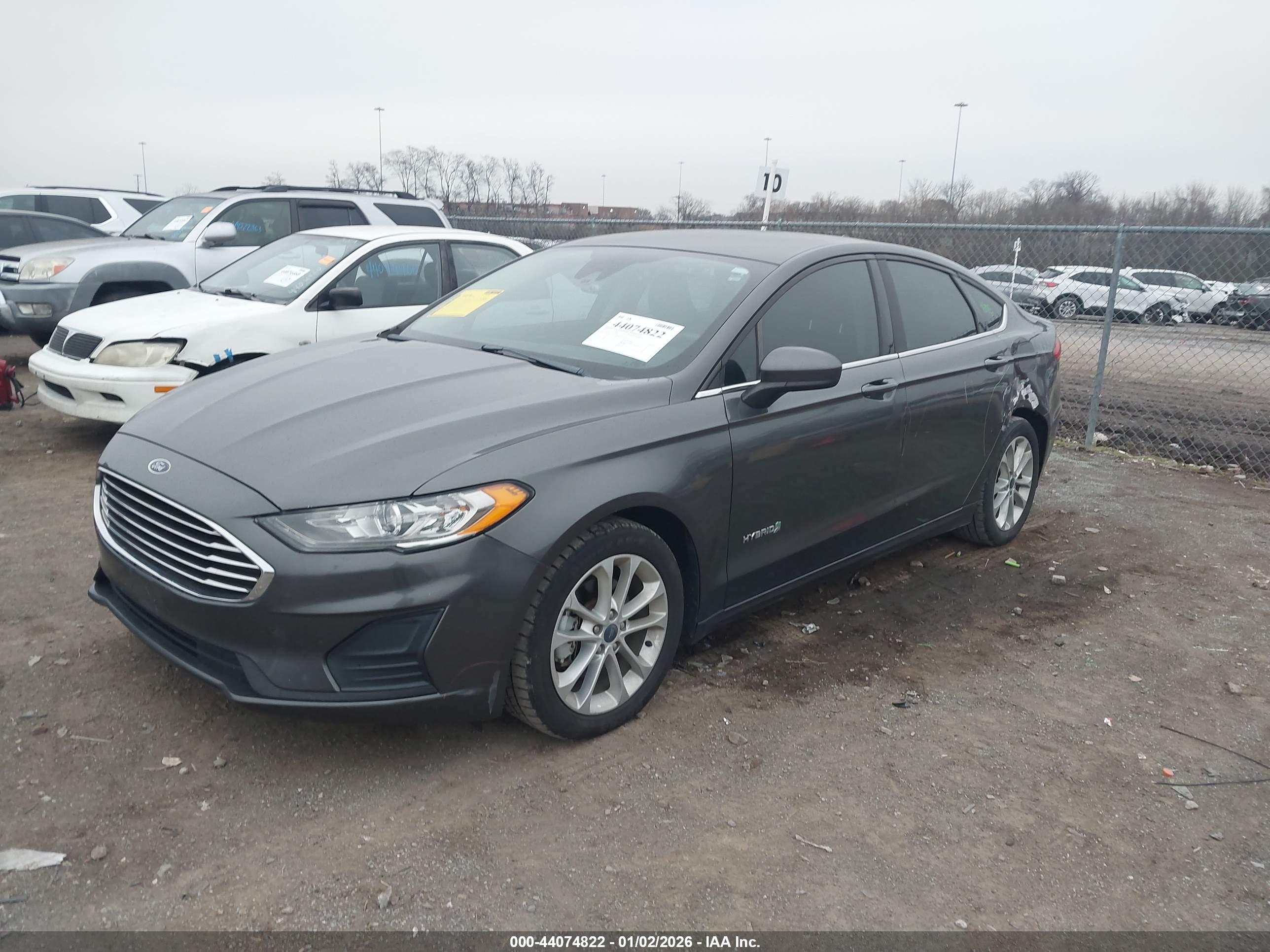 FORD FUSION image 2