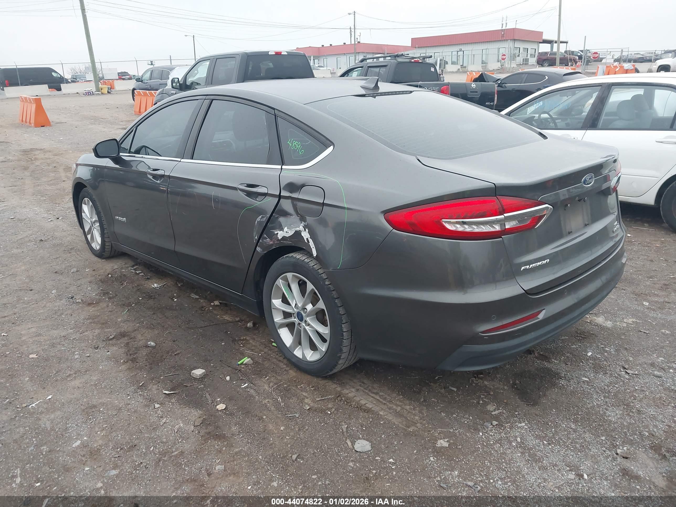FORD FUSION image 3