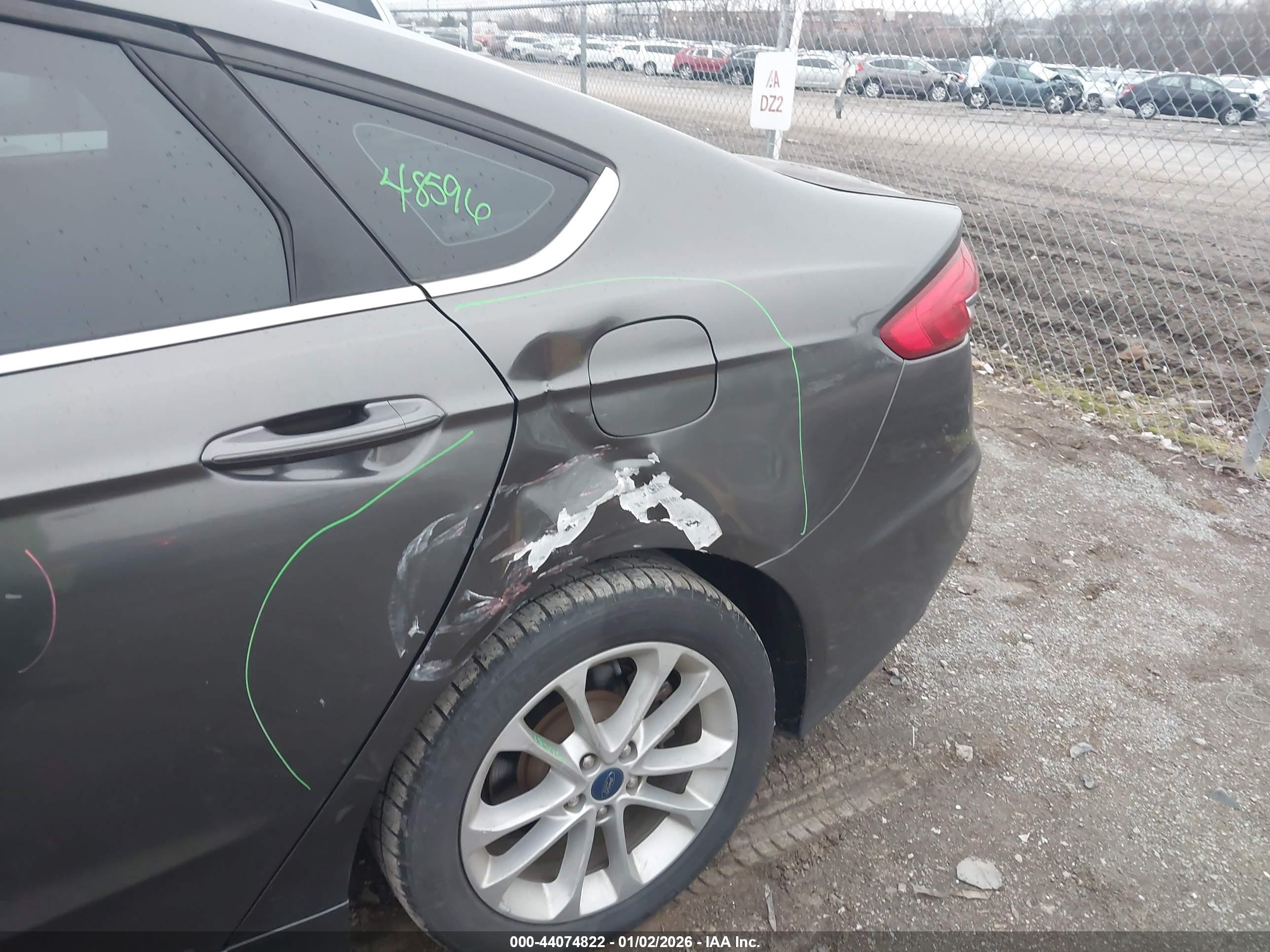 FORD FUSION image 6