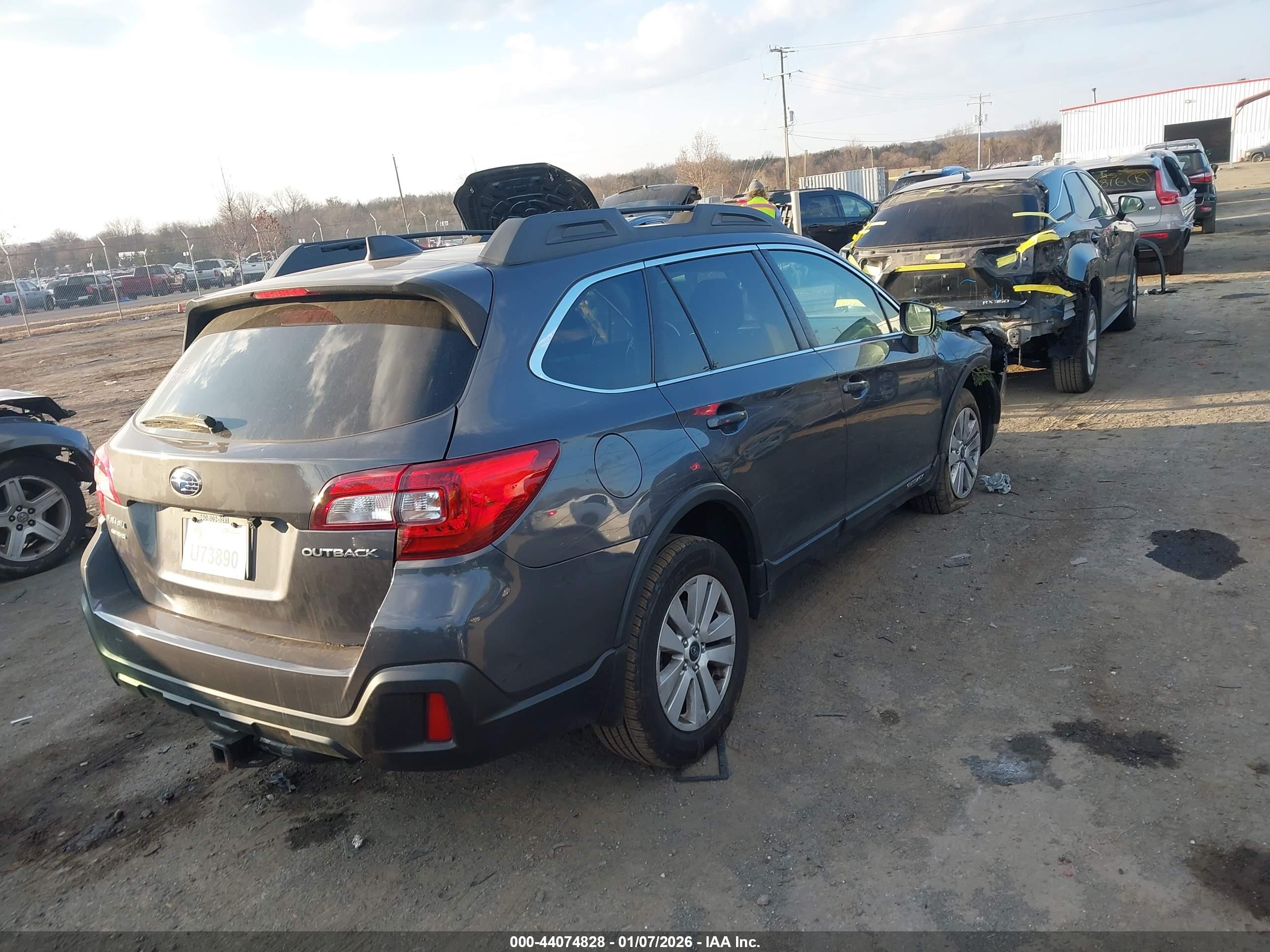 SUBARU OUTBACK image 4