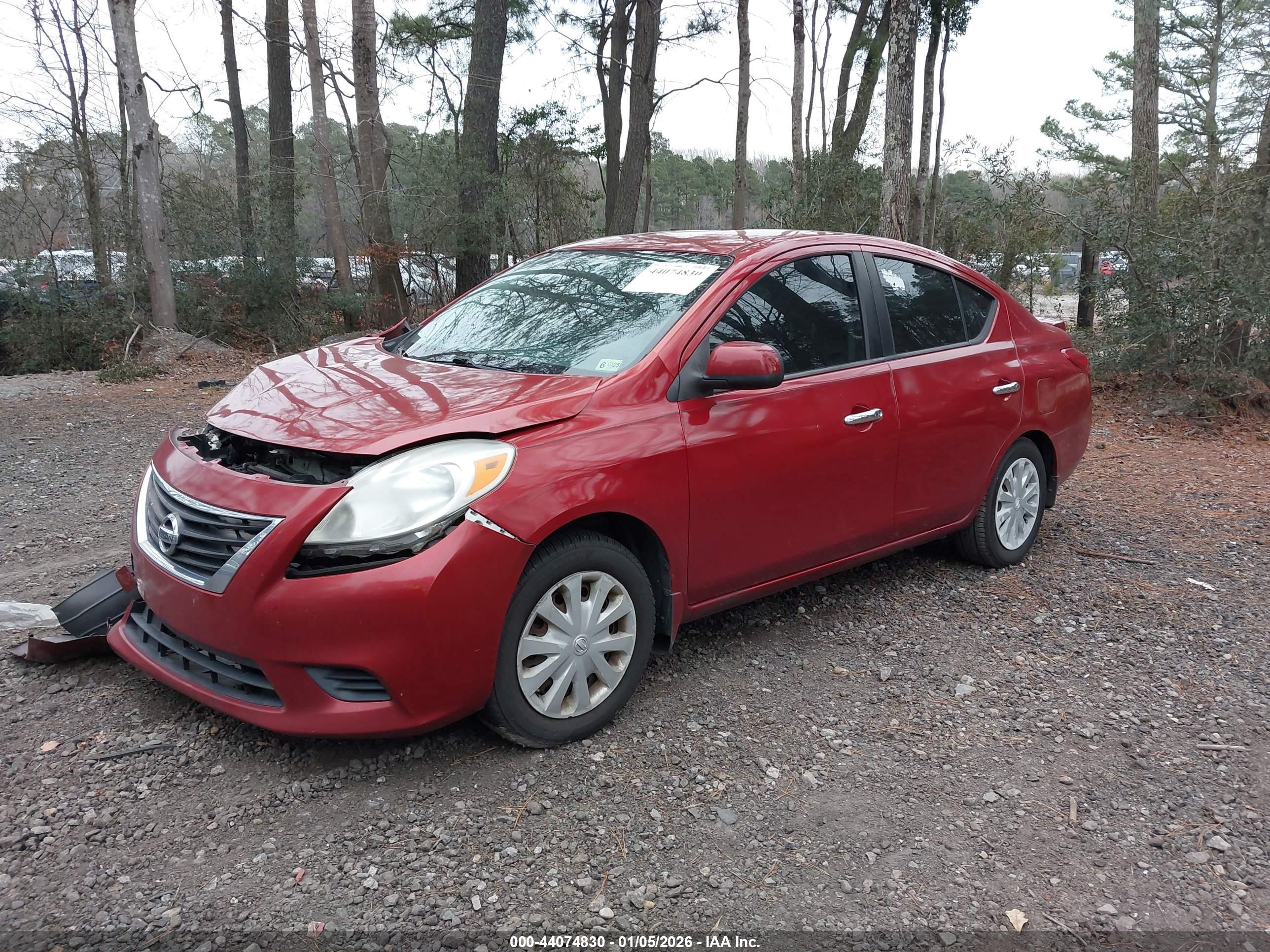 NISSAN VERSA image 2