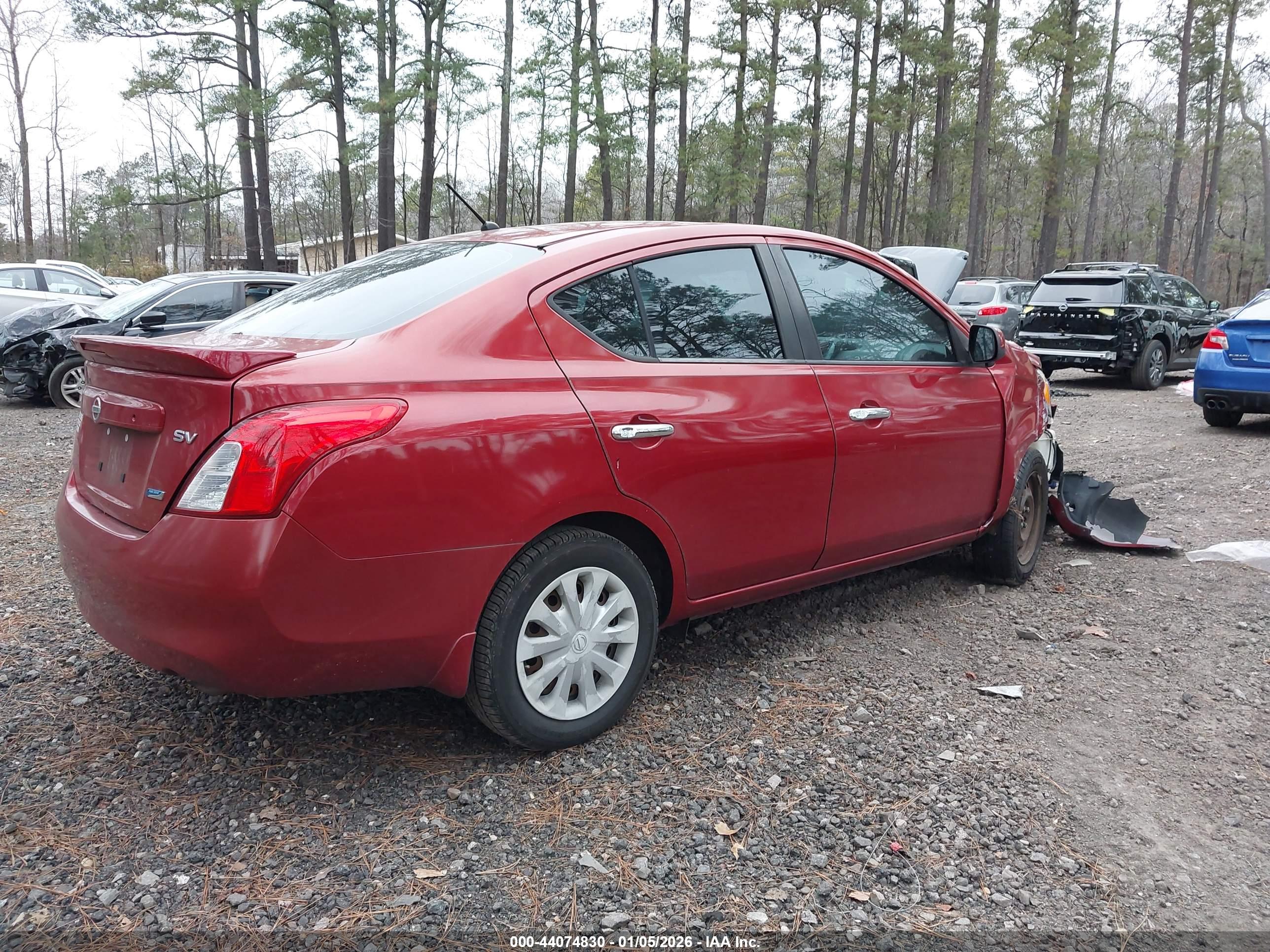 NISSAN VERSA image 4