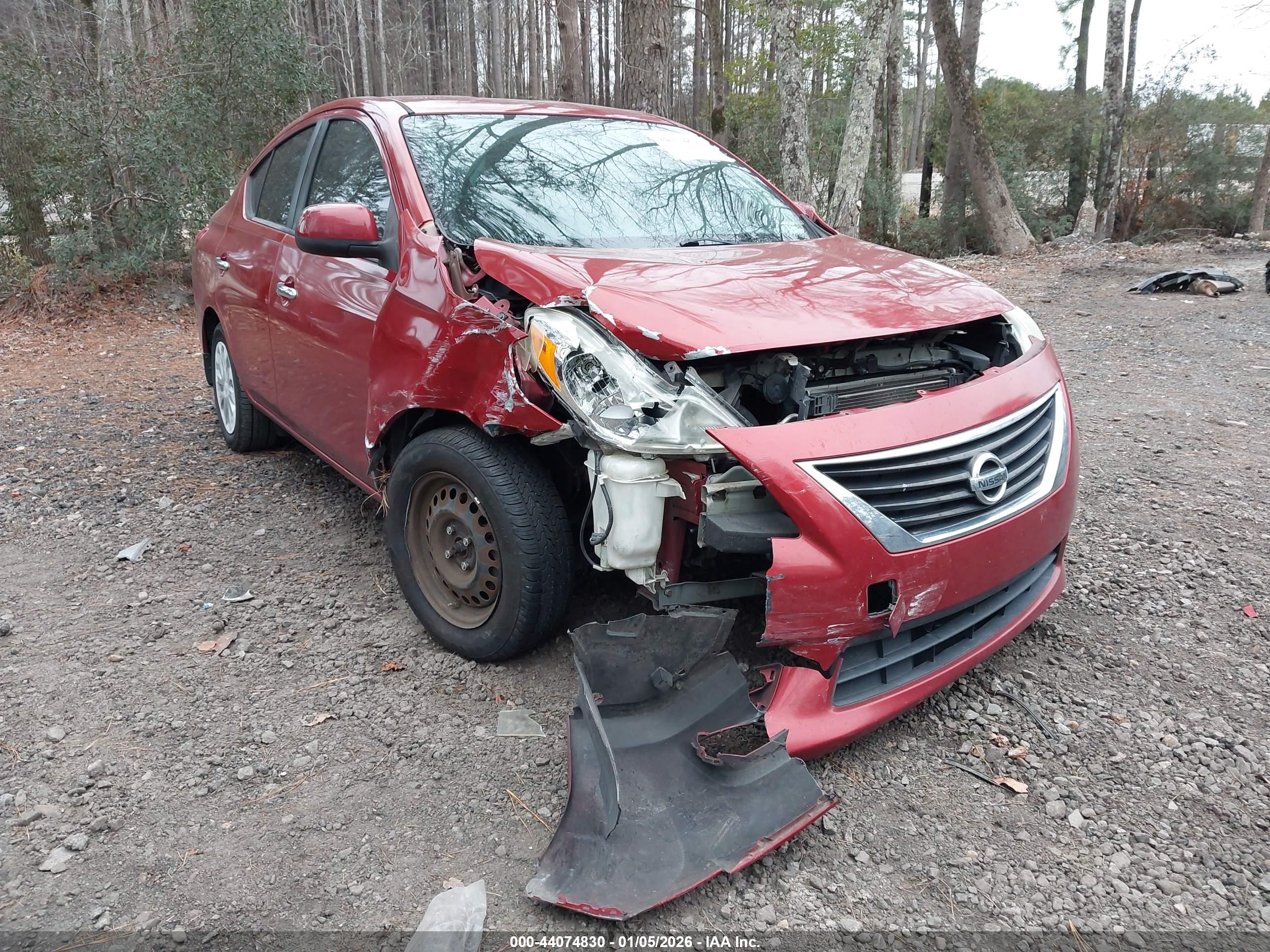 NISSAN VERSA image 6