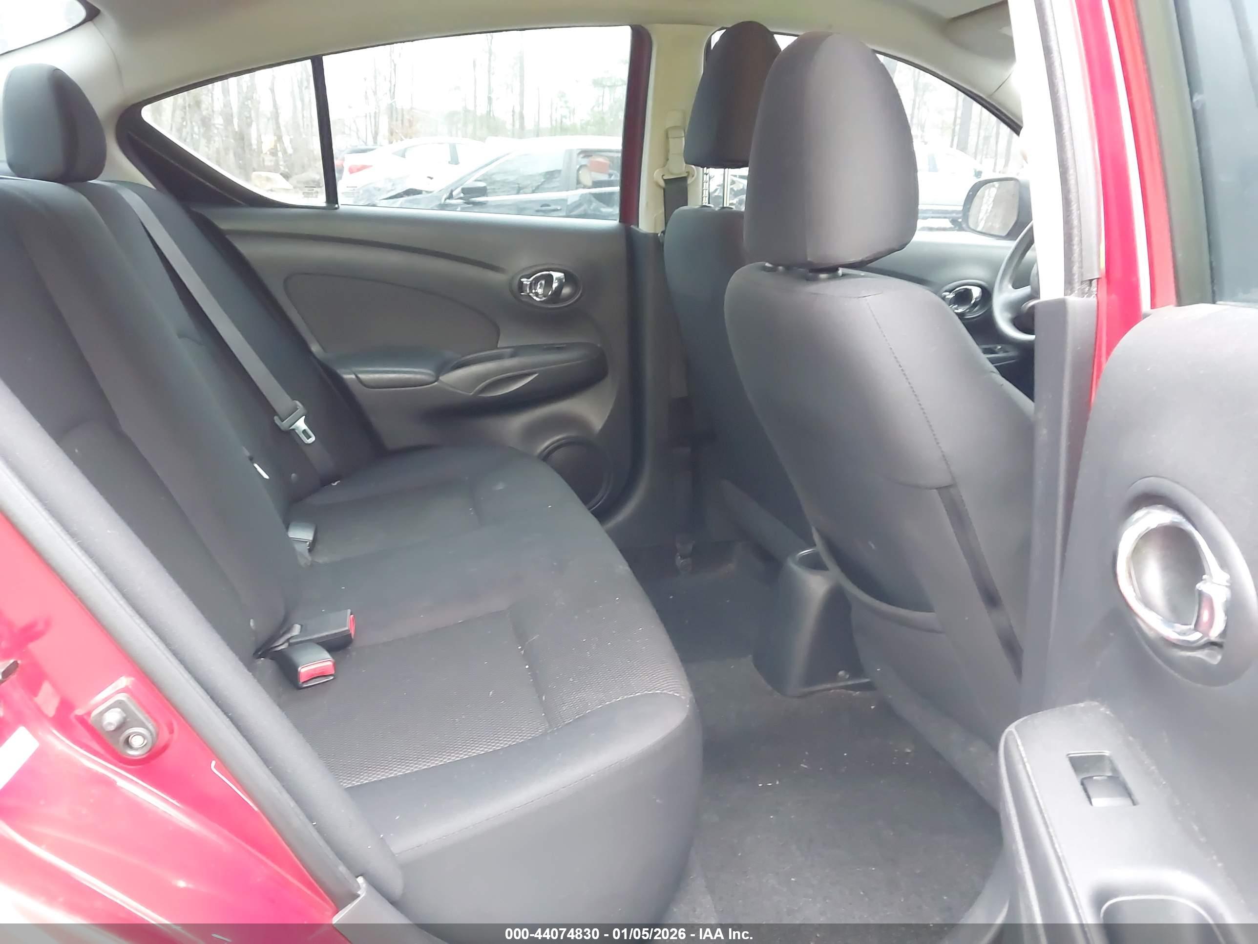 NISSAN VERSA image 8