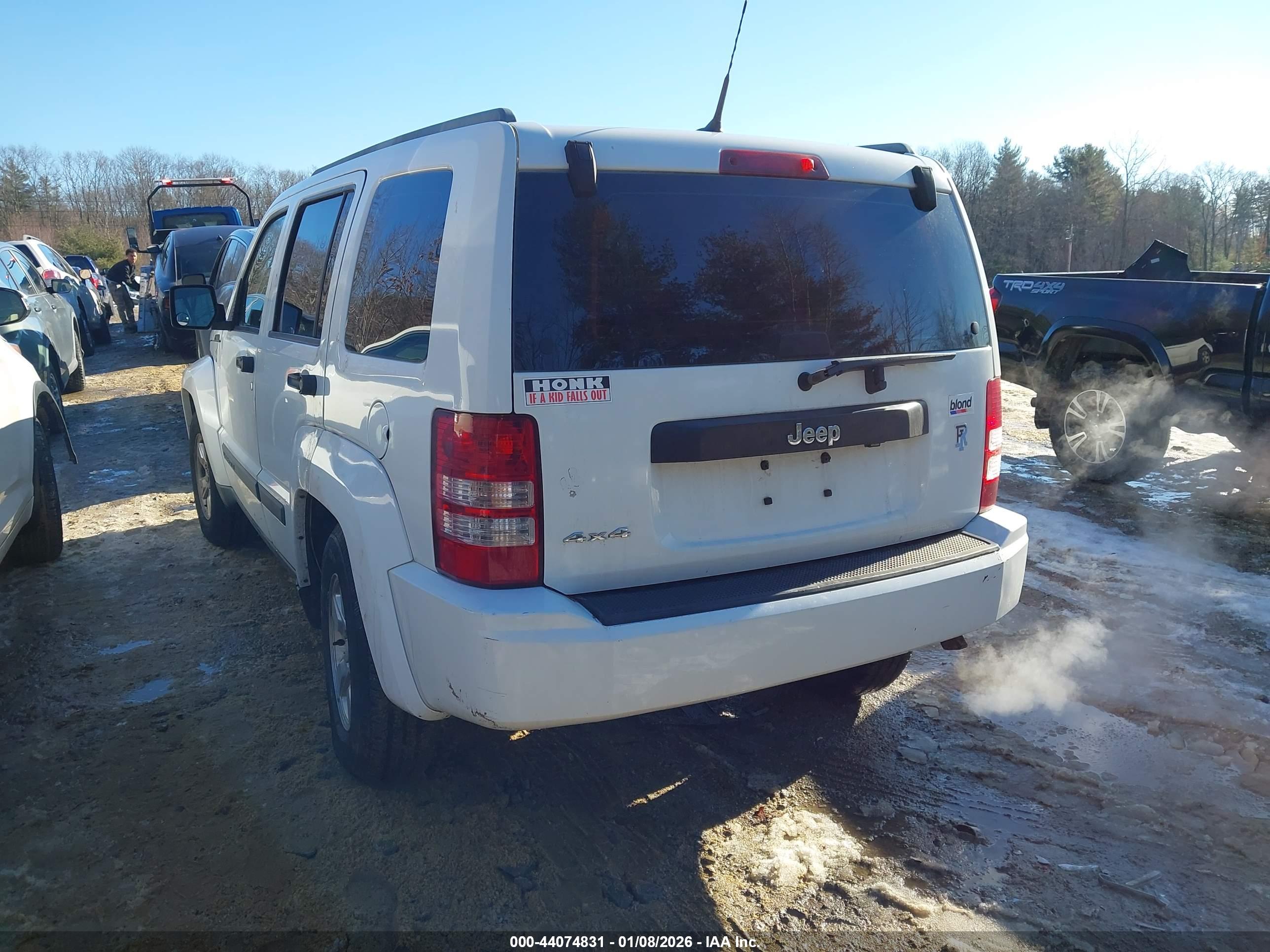 JEEP LIBERTY image 3