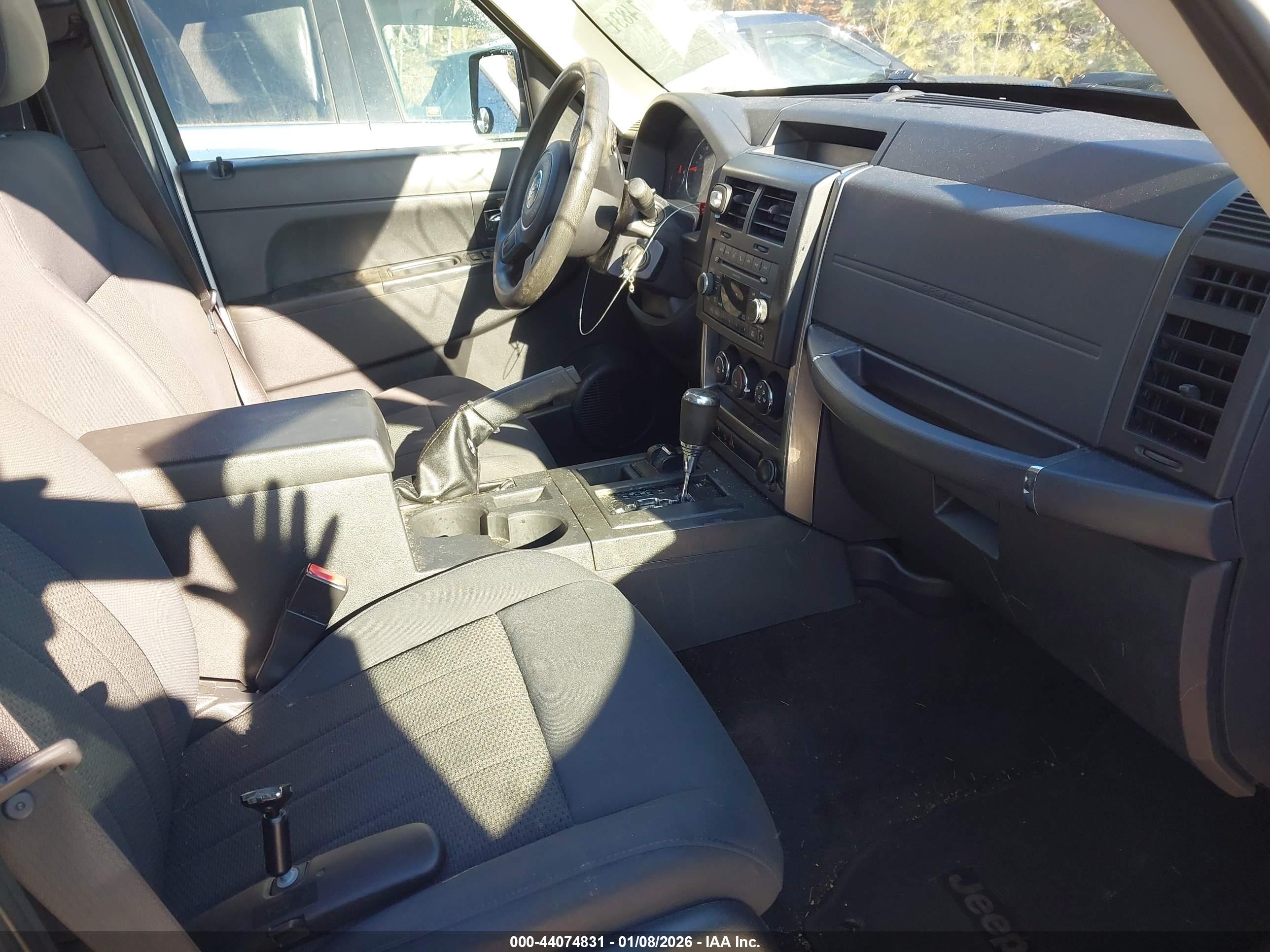 JEEP LIBERTY image 5