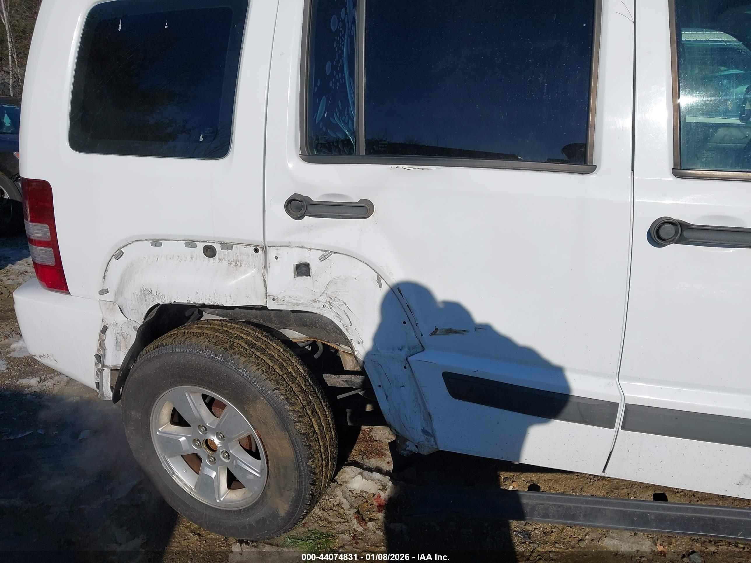 JEEP LIBERTY image 6