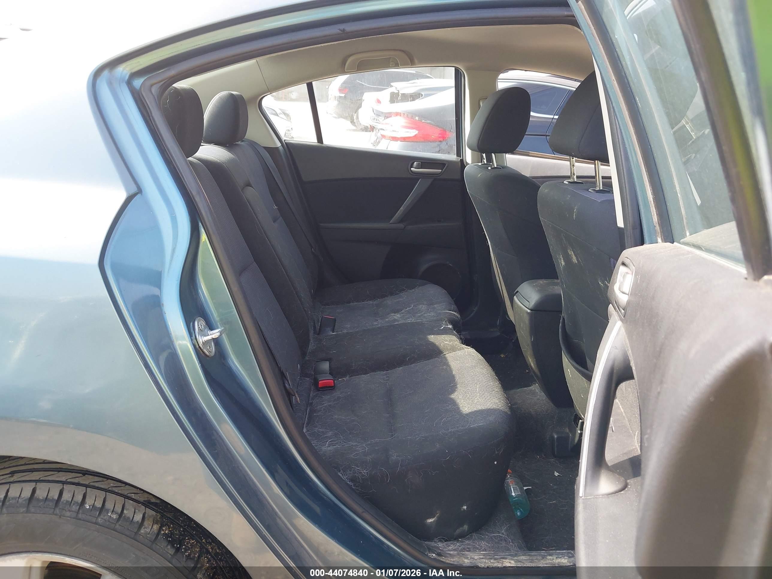 MAZDA MAZDA3 image 8