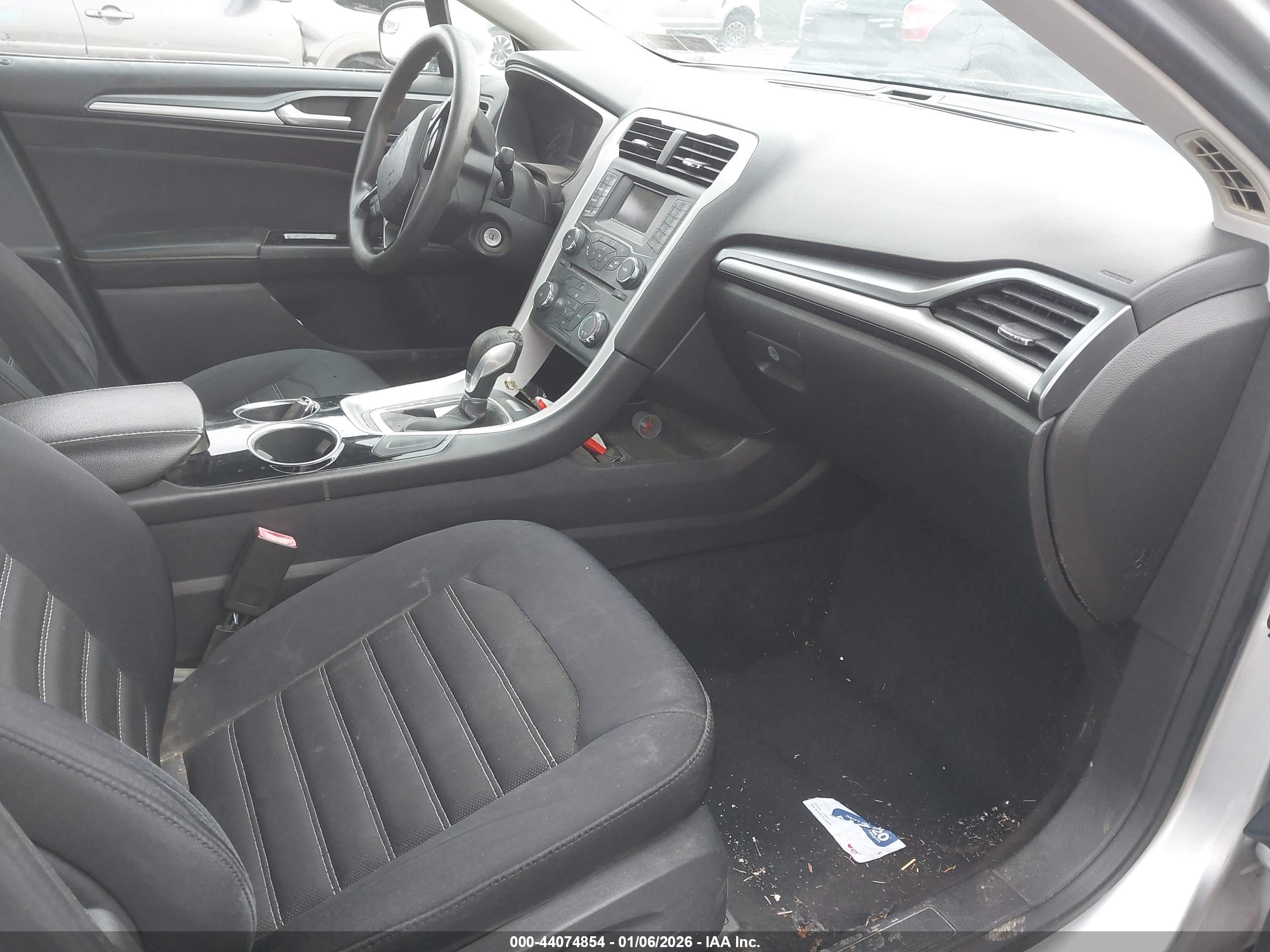 FORD FUSION image 5
