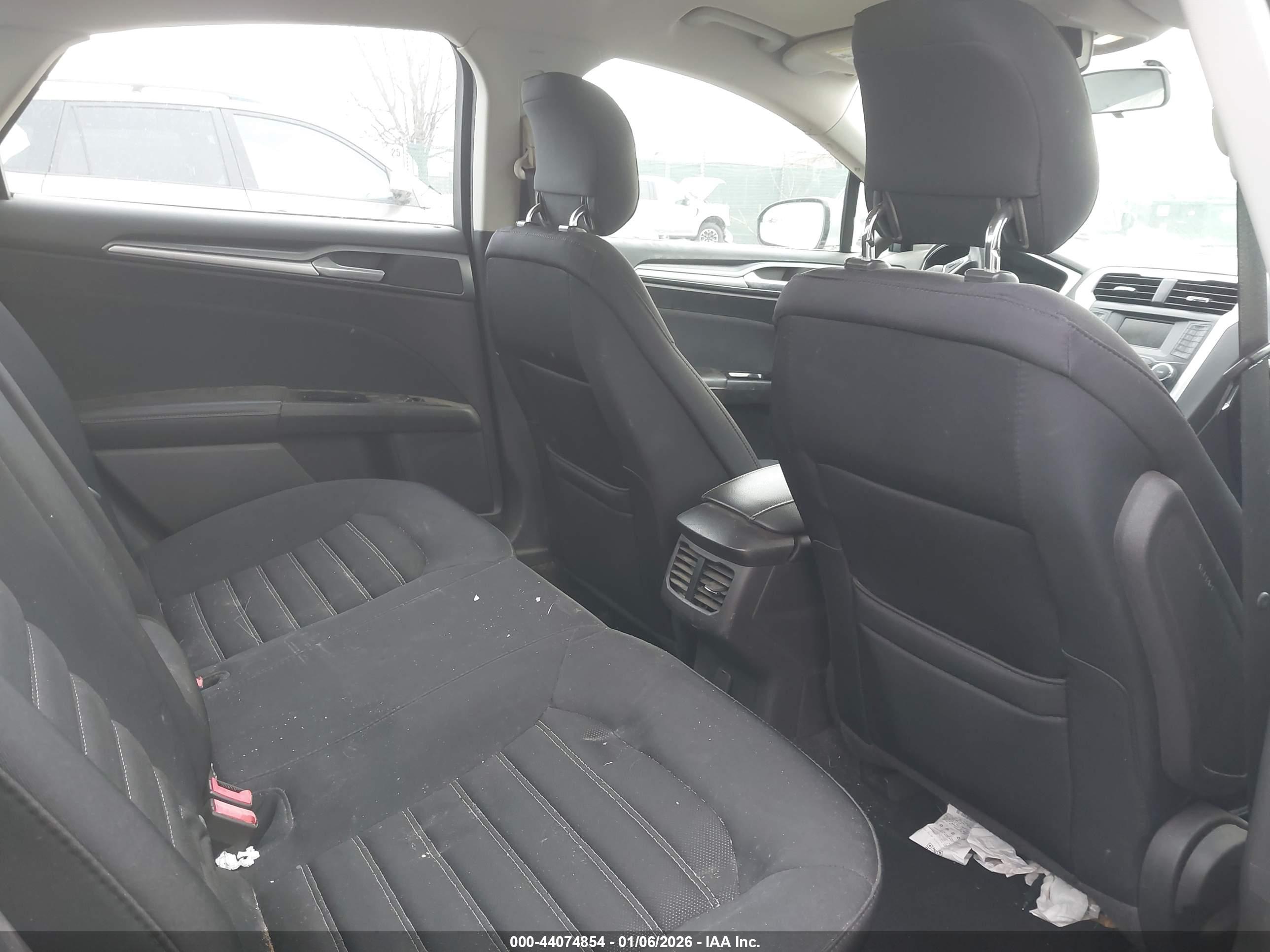 FORD FUSION image 8