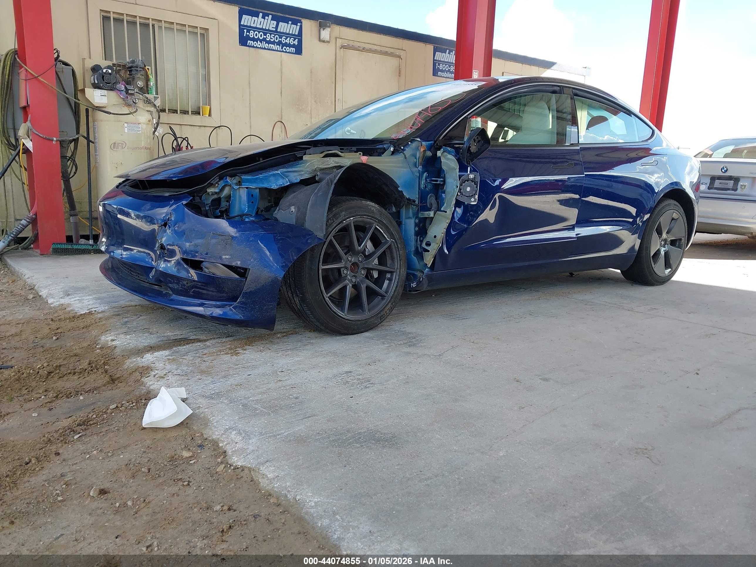 TESLA MODEL image 2