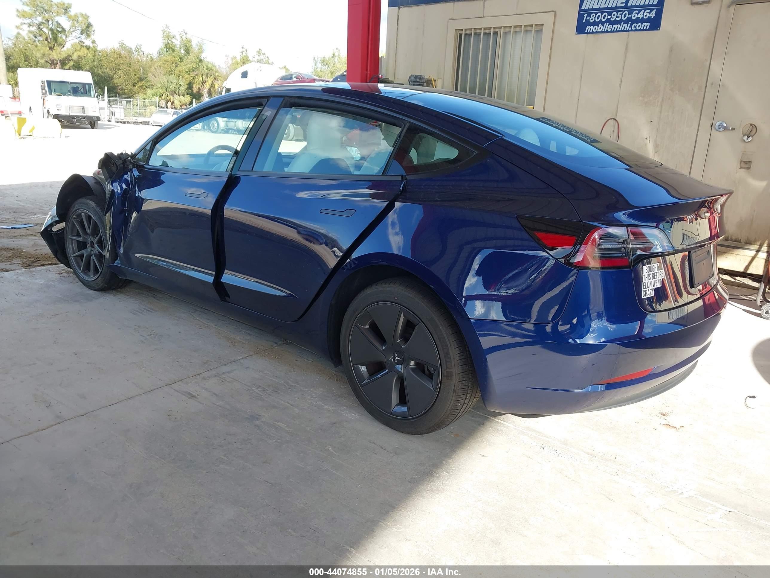 TESLA MODEL image 3