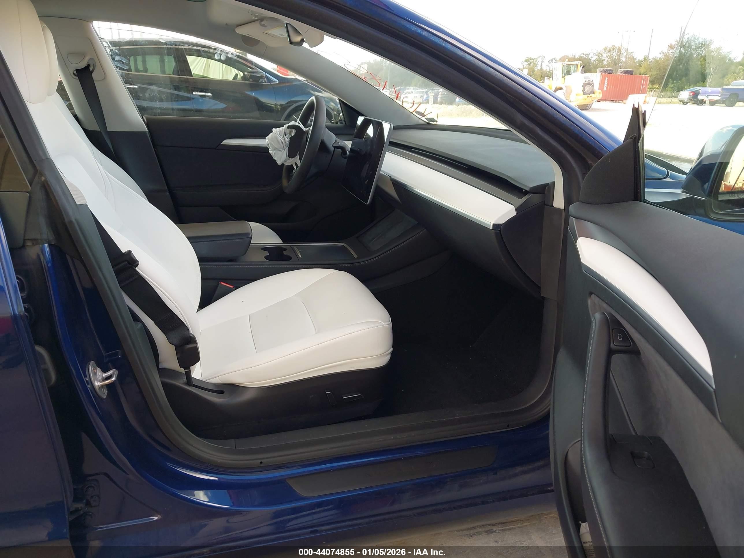 TESLA MODEL image 5