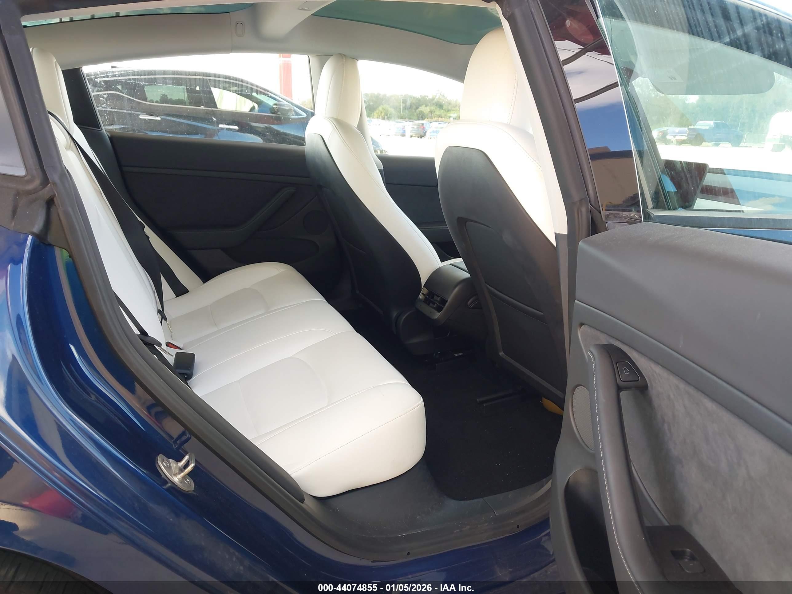 TESLA MODEL image 8