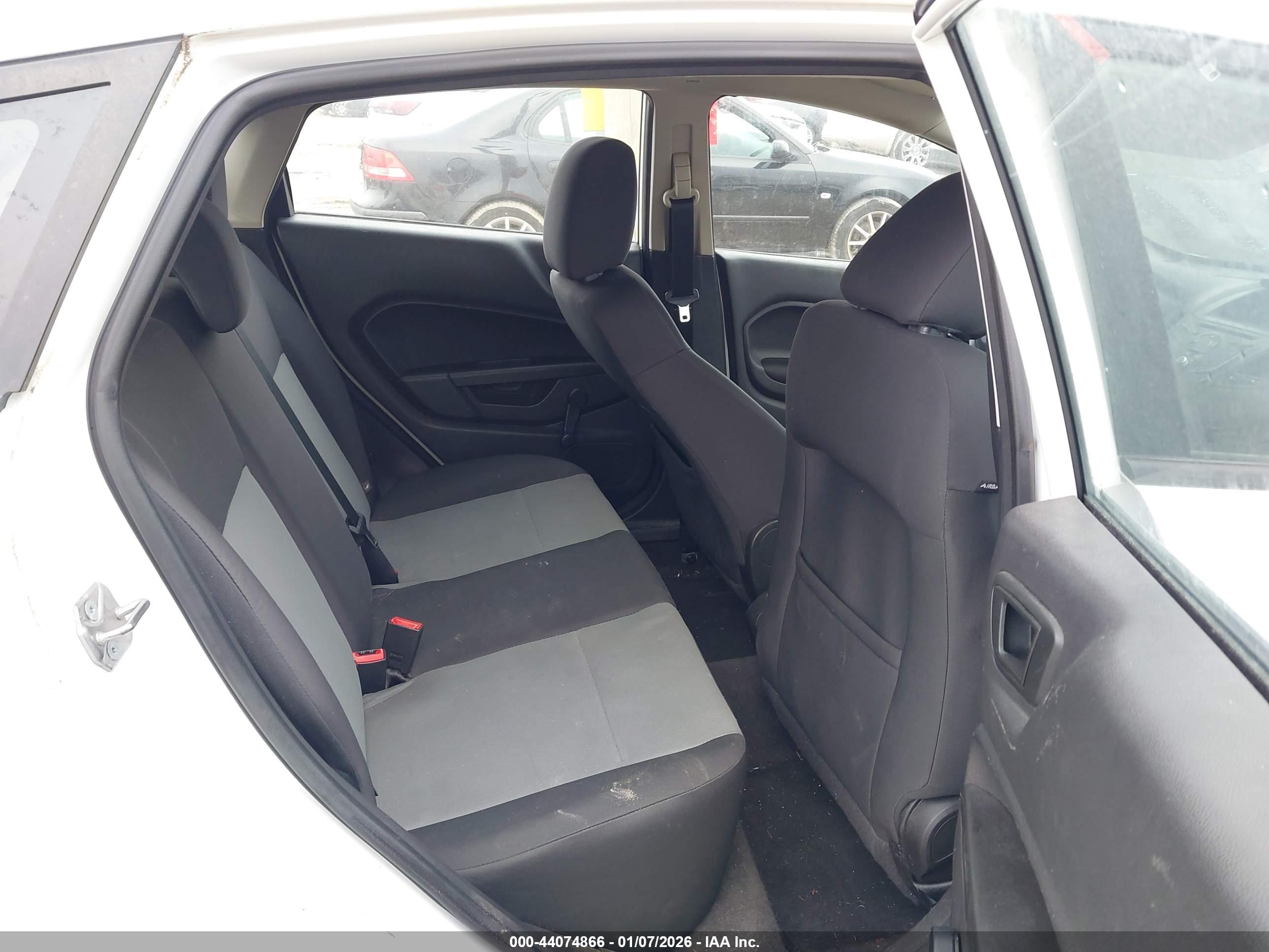FORD FIESTA image 8