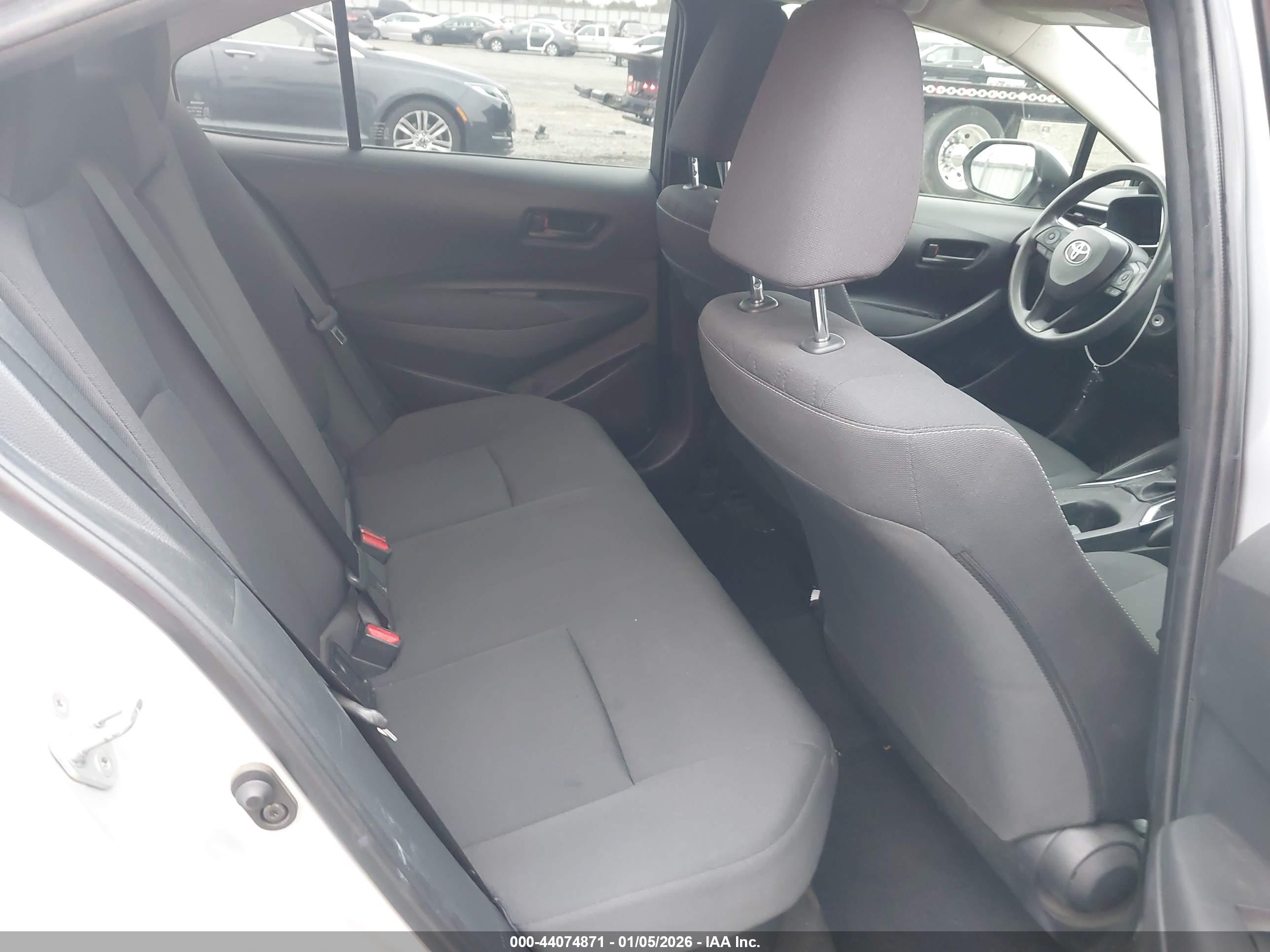 TOYOTA COROLLA image 8