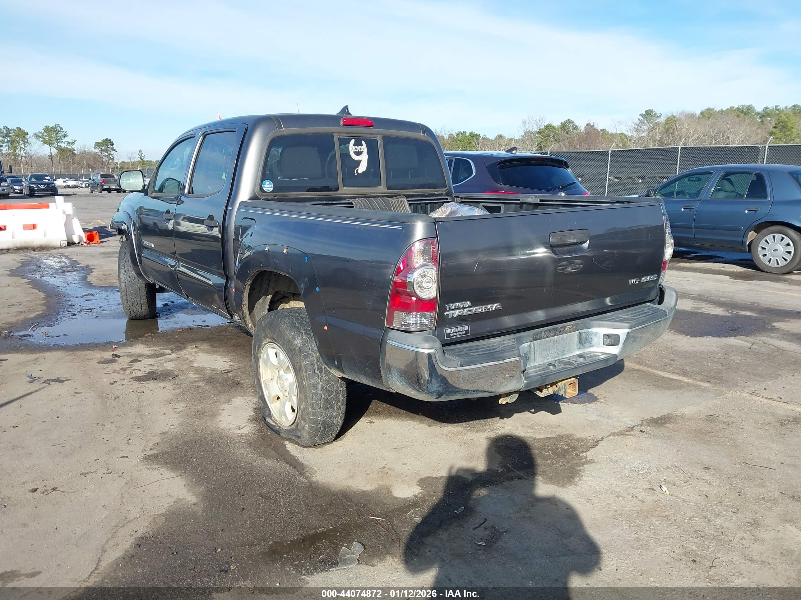 TOYOTA TACOMA image 3