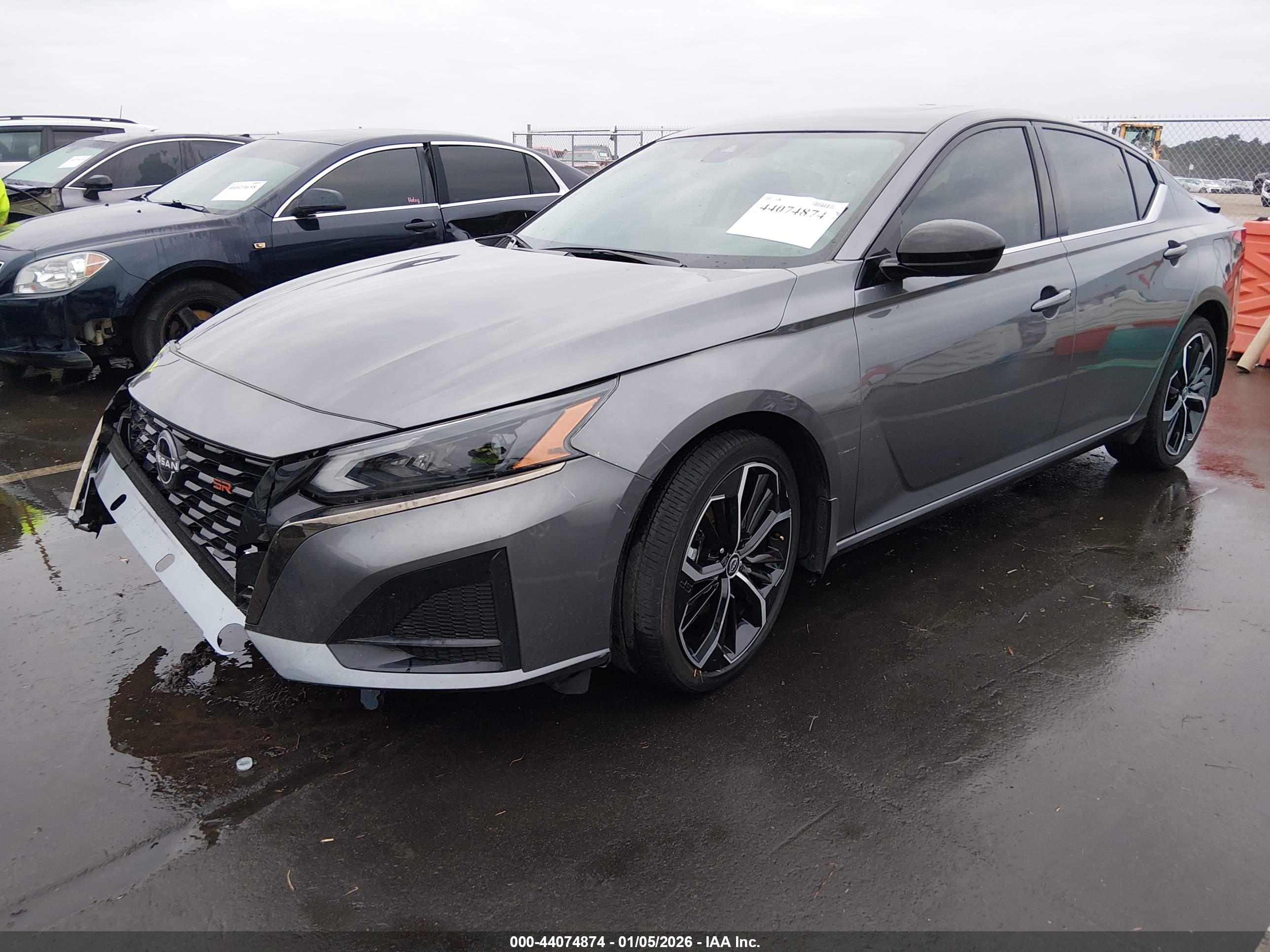 NISSAN ALTIMA image 2