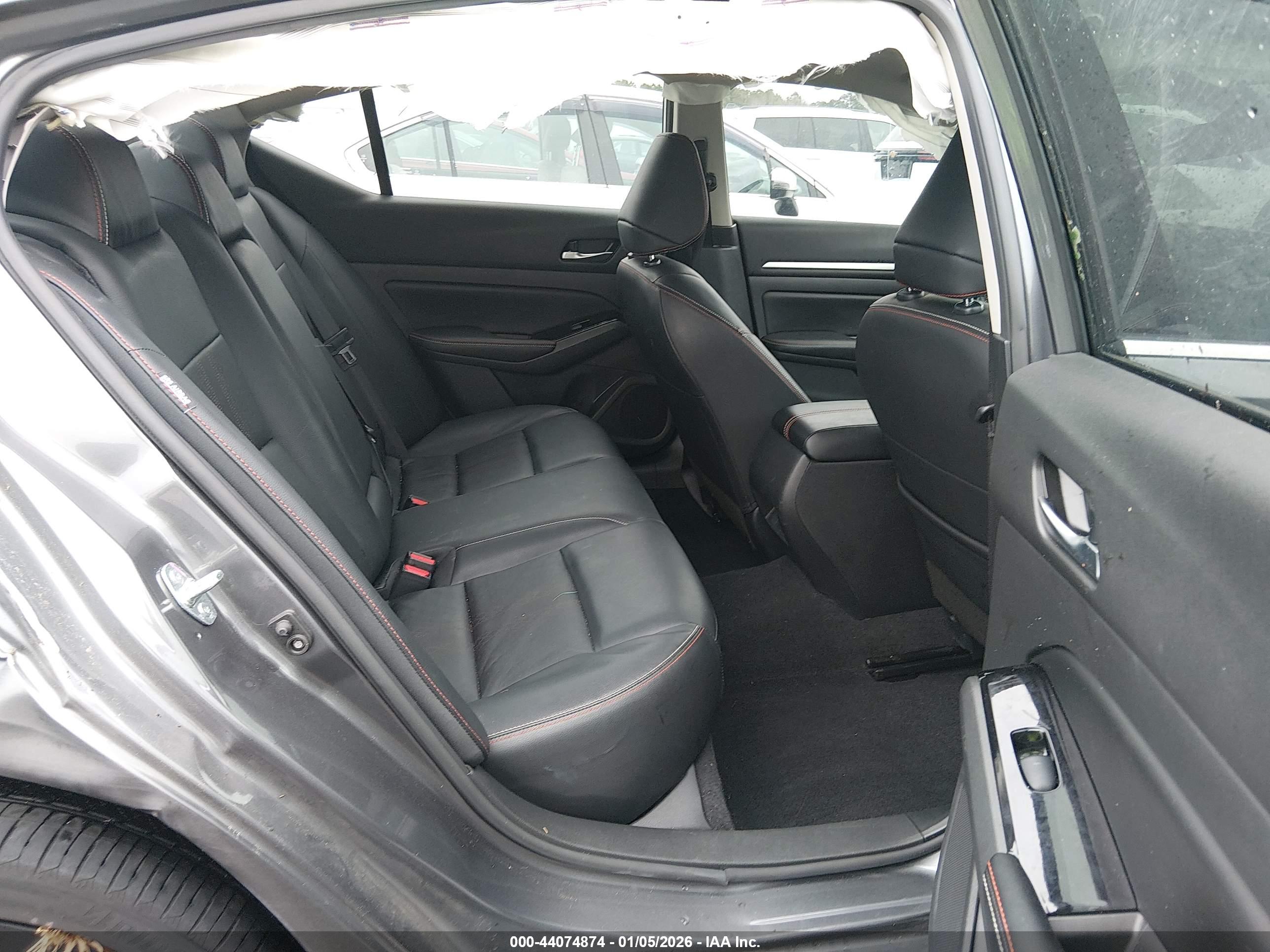 NISSAN ALTIMA image 8