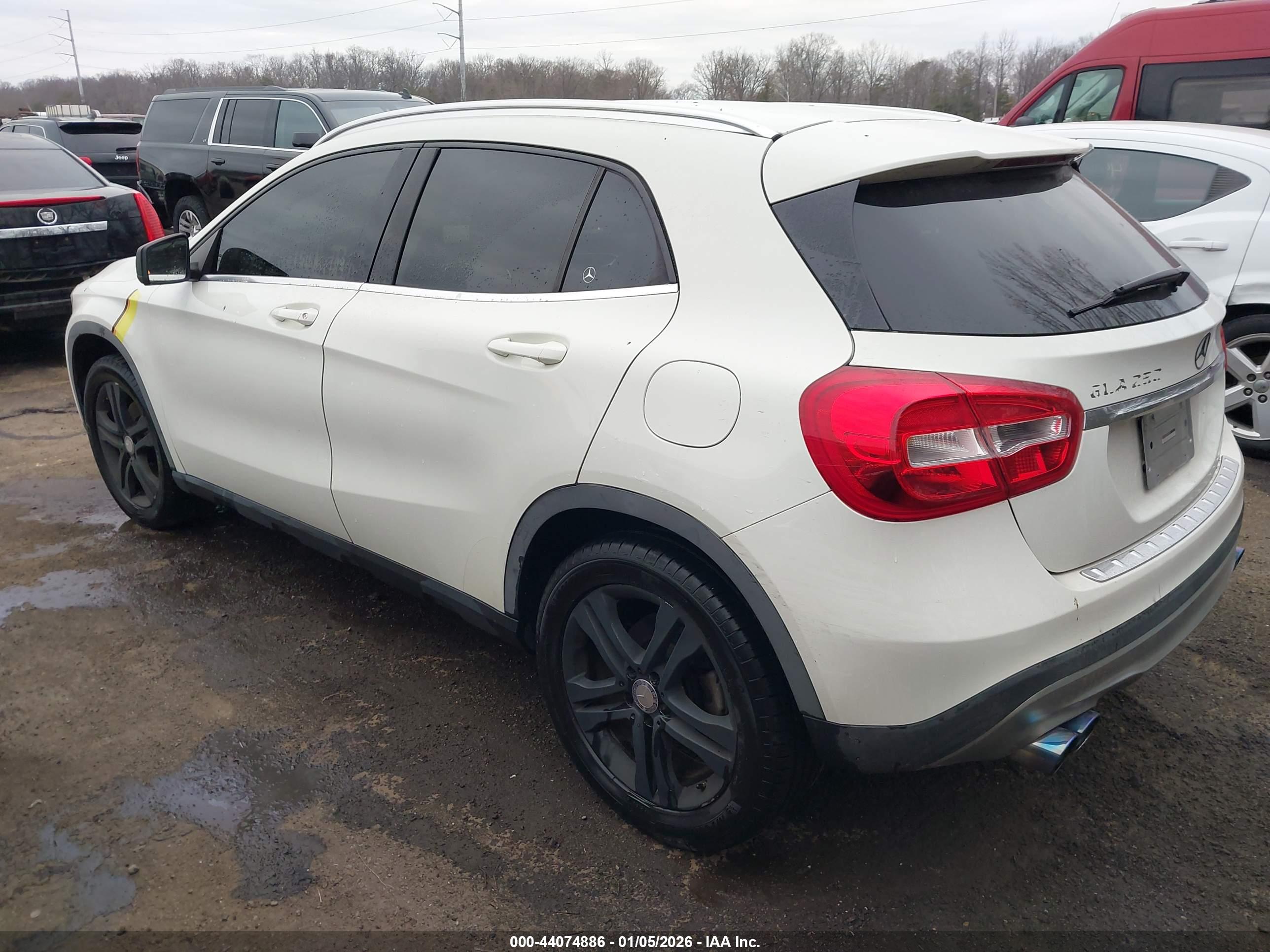 MERCEDES-BENZ GLA image 3