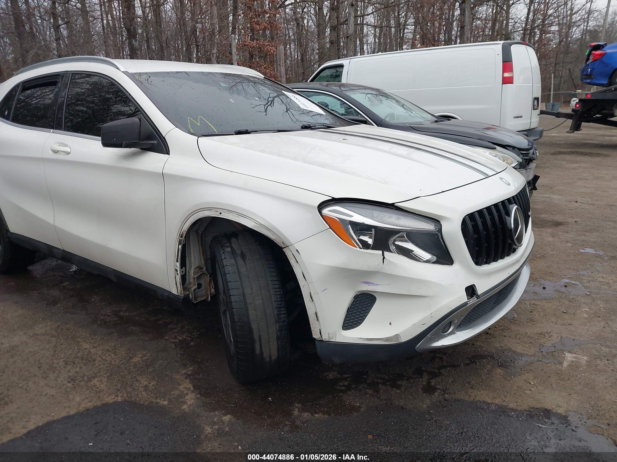 MERCEDES-BENZ GLA image 6