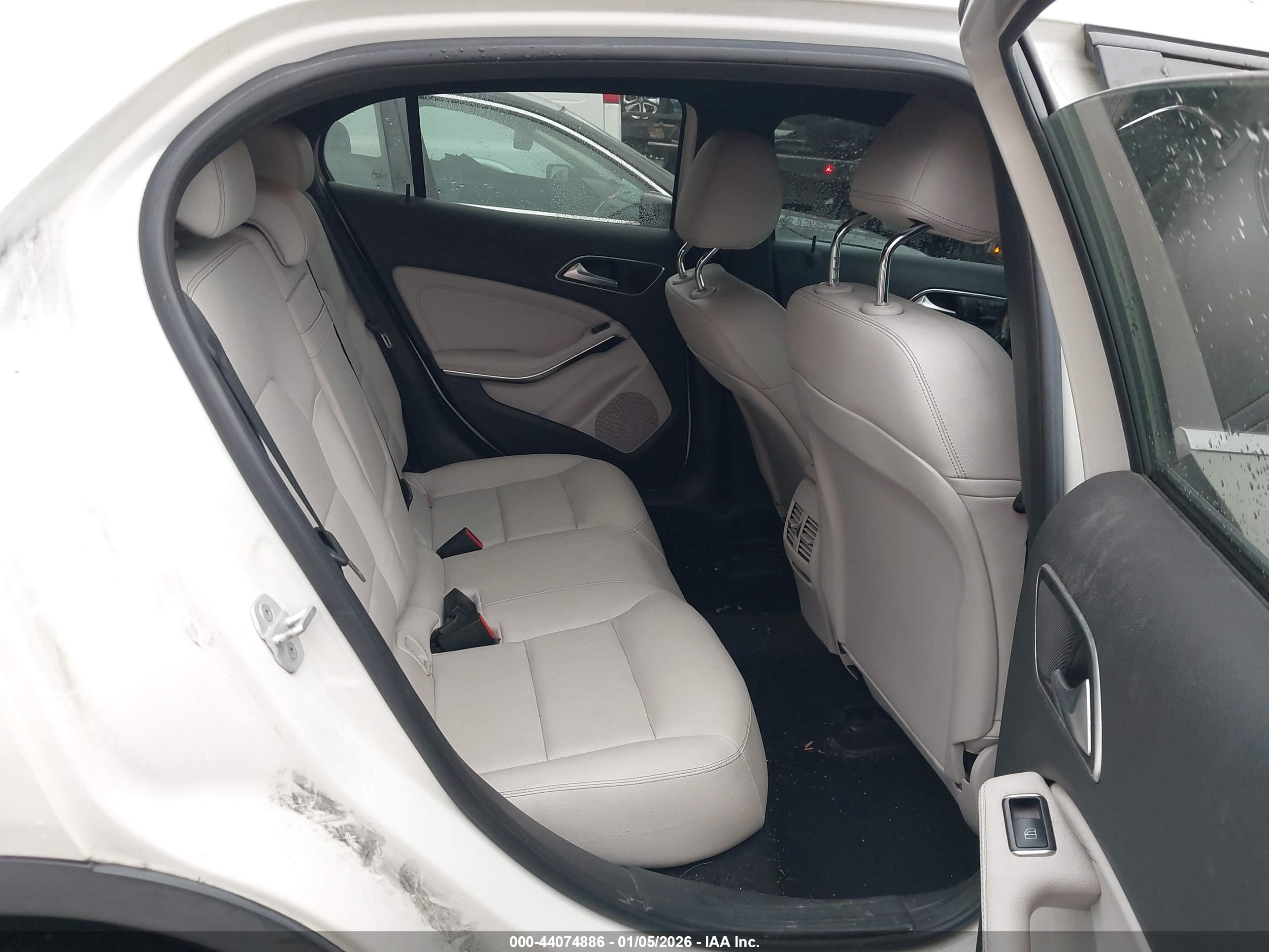 MERCEDES-BENZ GLA image 8