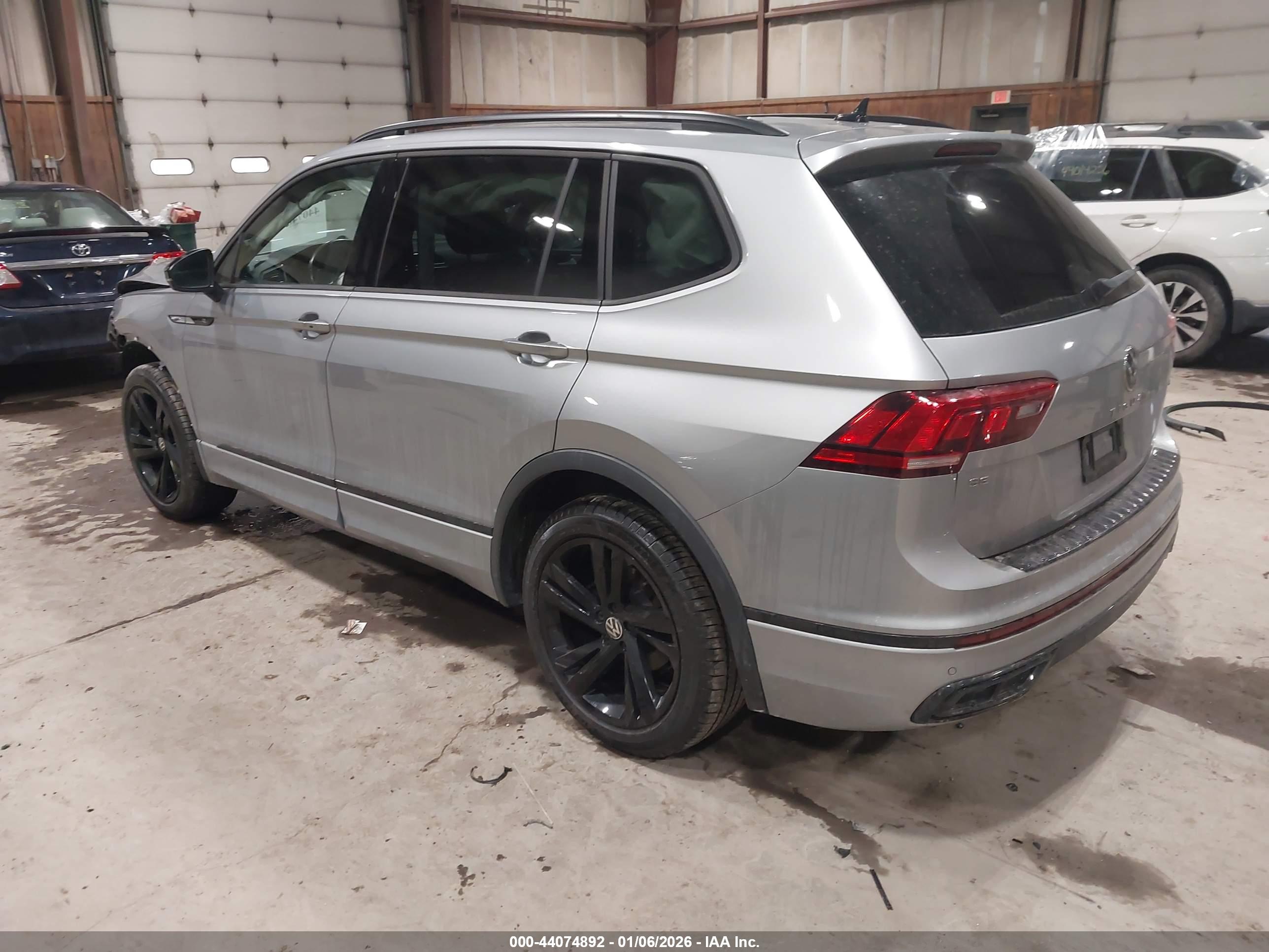 VOLKSWAGEN TIGUAN image 3