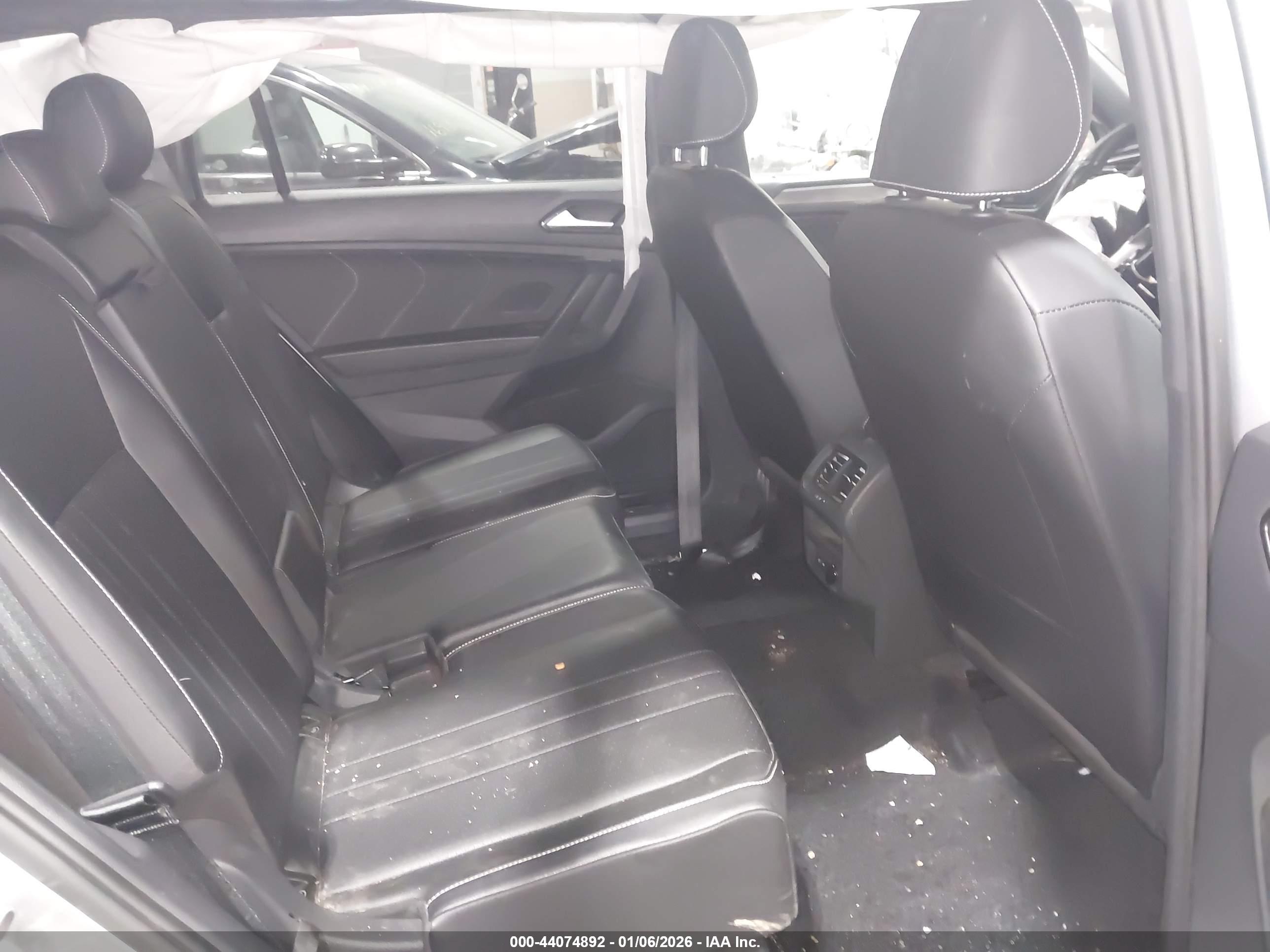 VOLKSWAGEN TIGUAN image 8