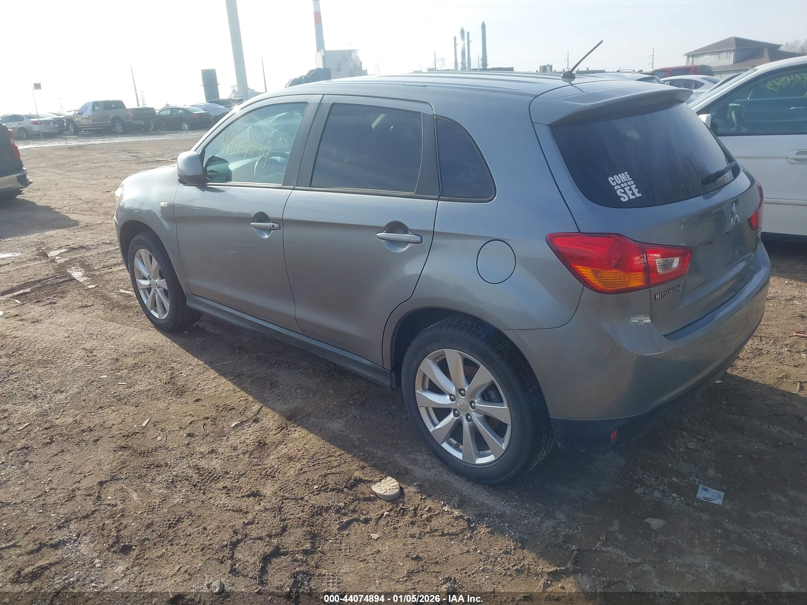 MITSUBISHI OUTLANDER image 3