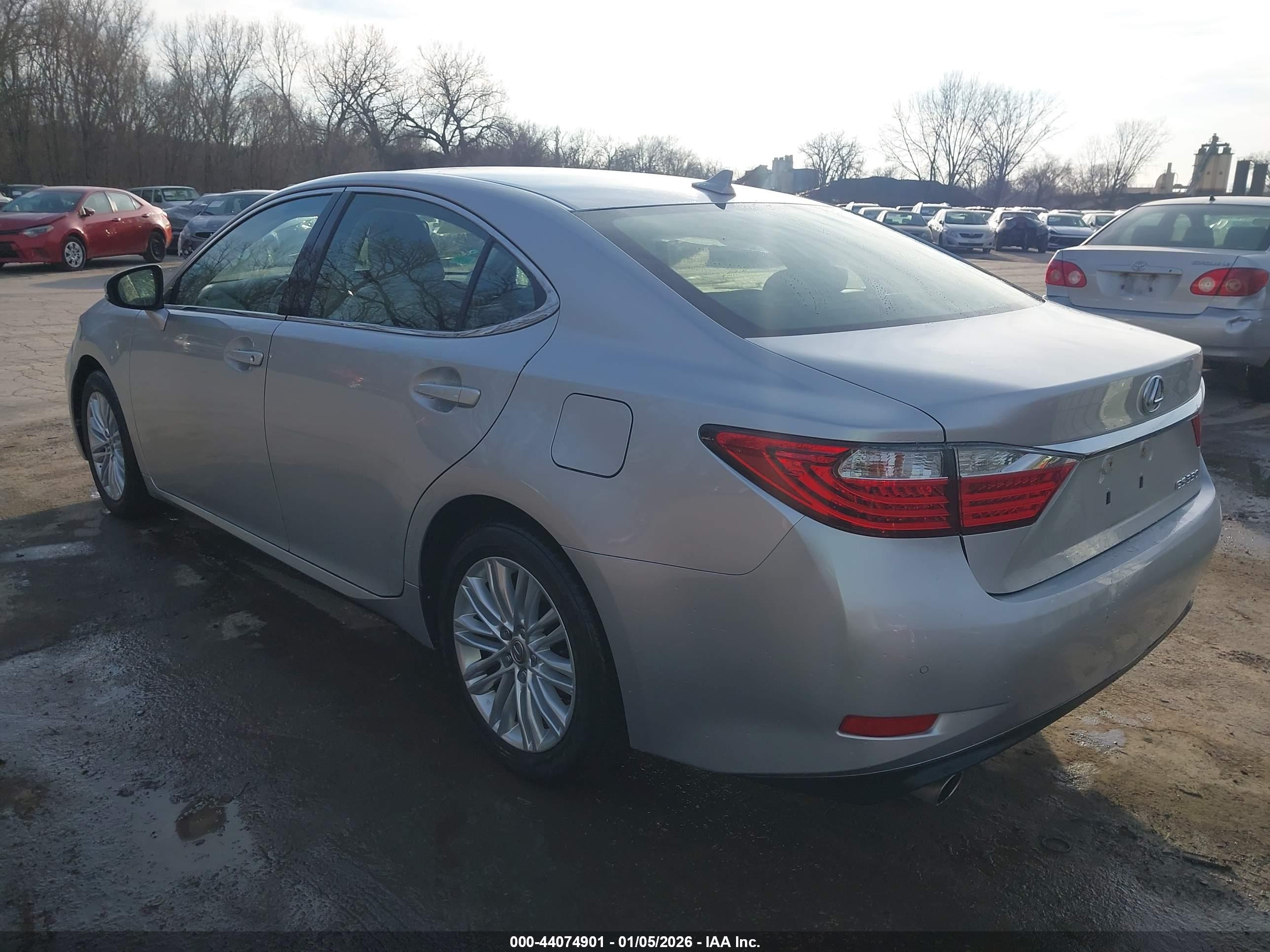 LEXUS ES image 3