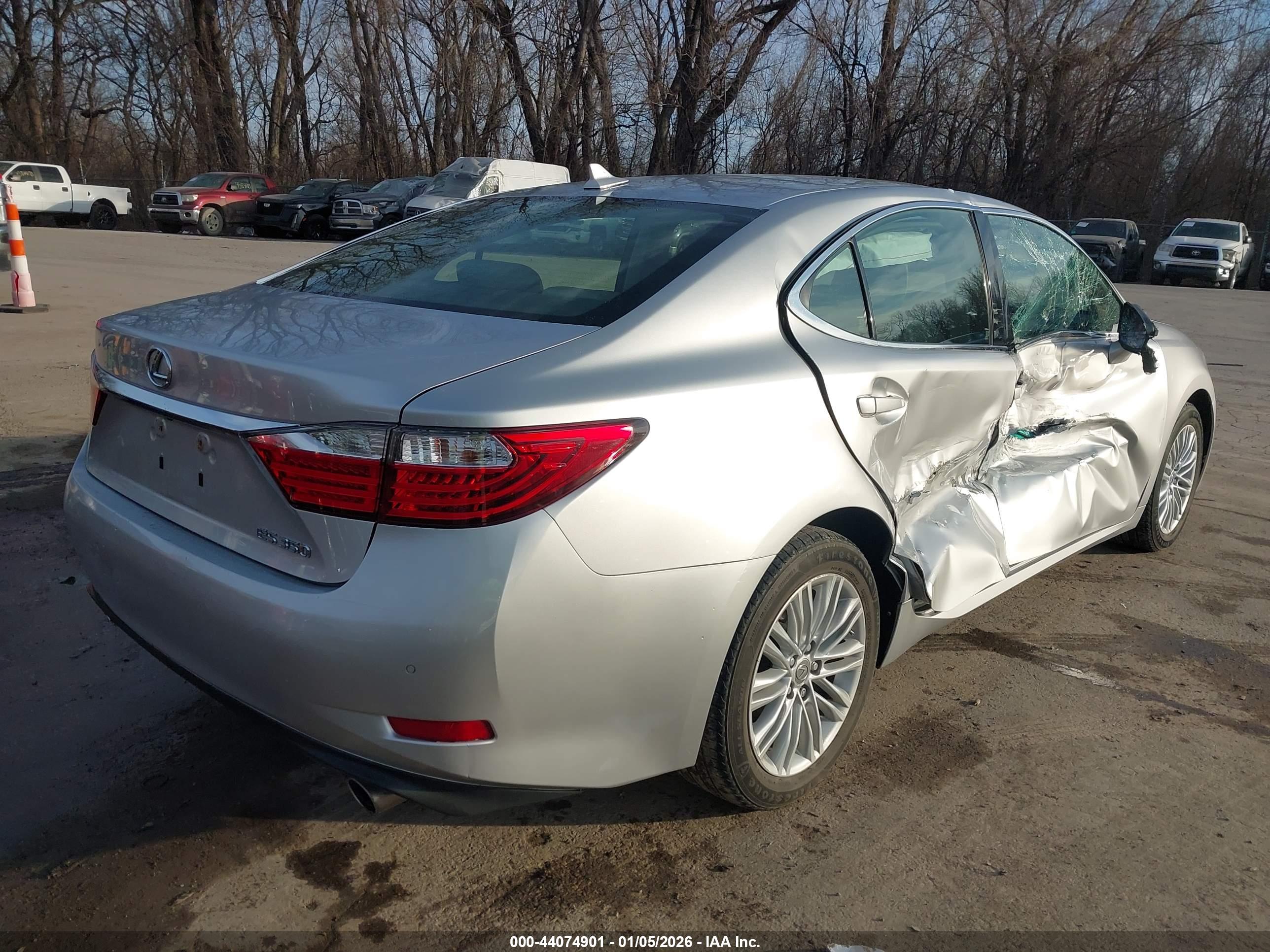 LEXUS ES image 4