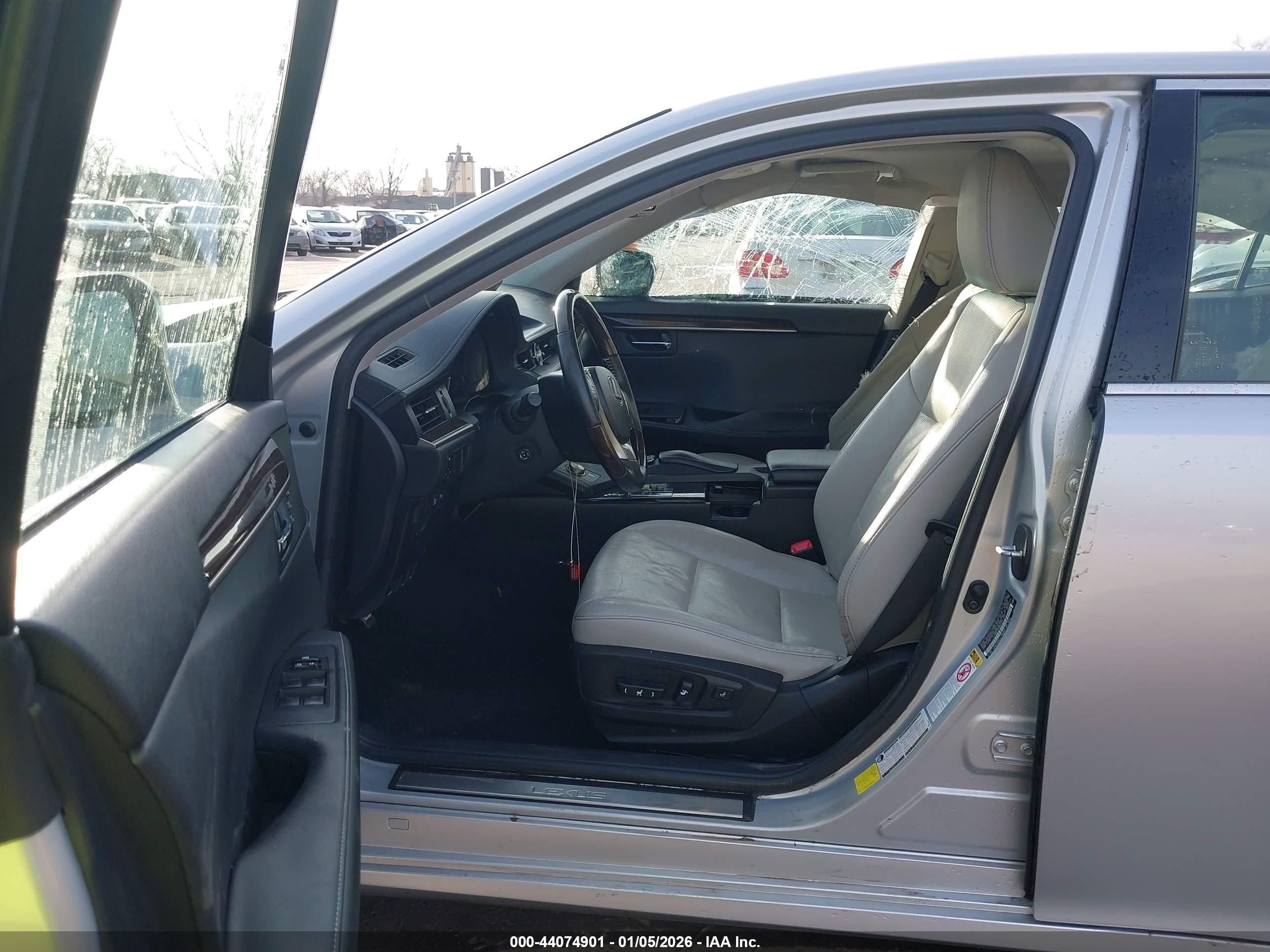 LEXUS ES image 5