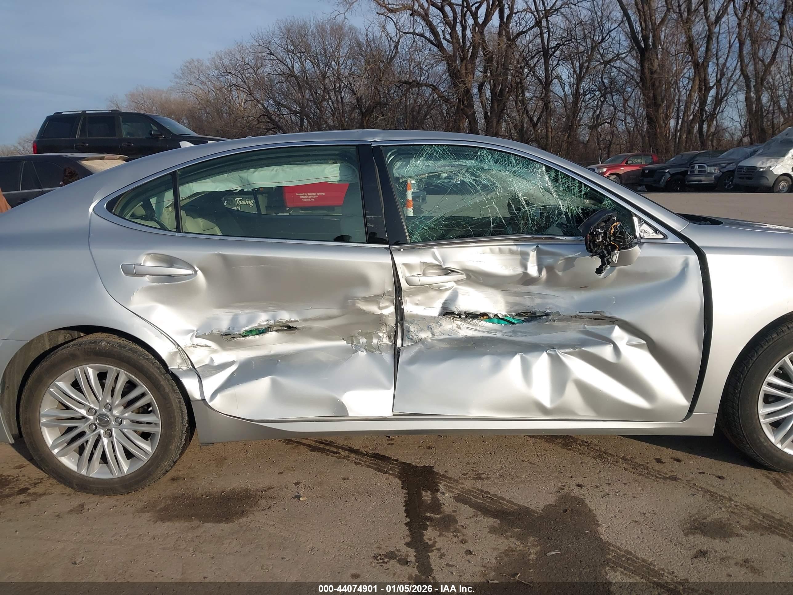 LEXUS ES image 6